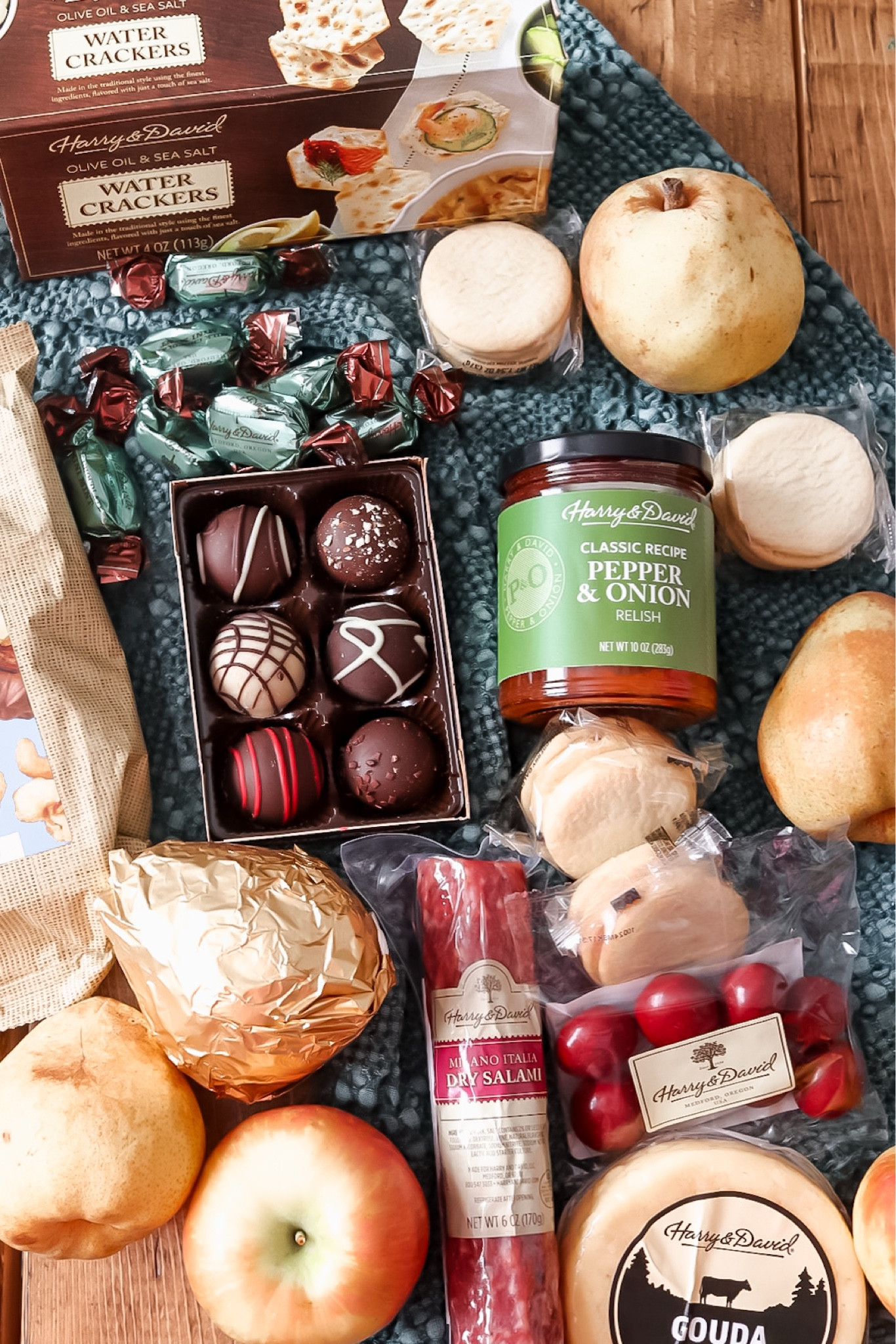 Harry & David Gift Box

Gourmet holiday food gift box / Christmas appetizer / holiday food gift 

#LTKGiftGuide #LTKSeasonal #LTKHoliday