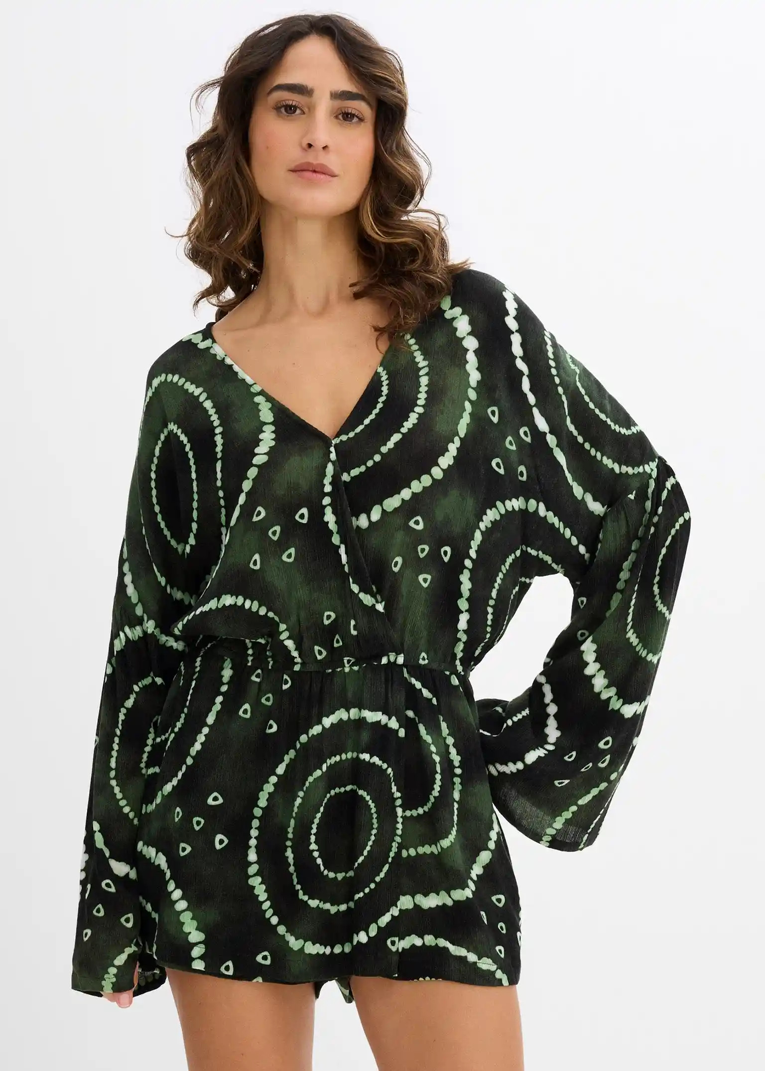 Kurzer Jumpsuit aus fließender Viskose | Bonprix DE