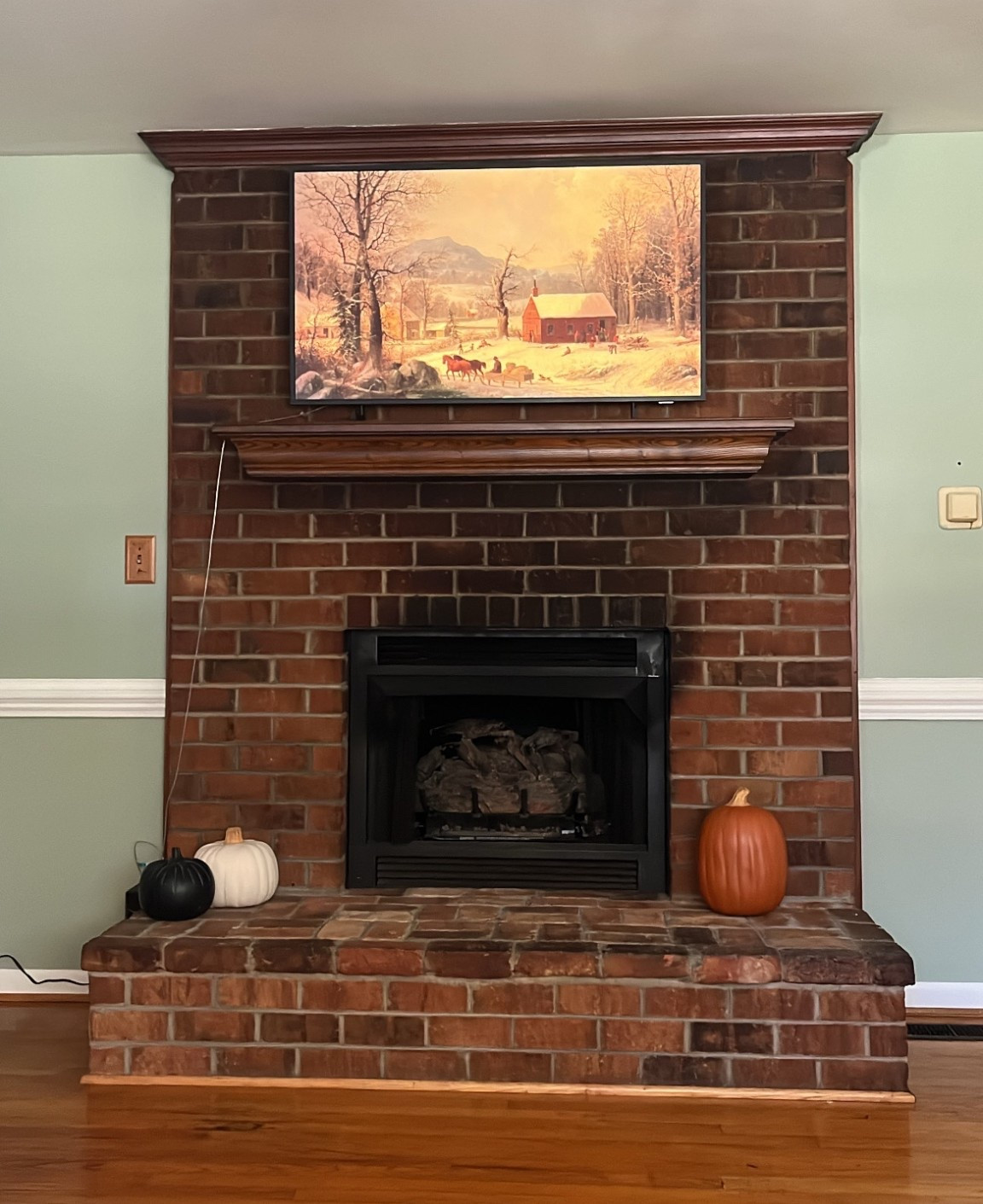 The frame tv is on sale! I’ve waited all year to get it during Black Friday. We have the 55in which is $300 off. They have the 2024 version which is $100 cheaper than the 2025 version. 

#LTKCyberWeek #LTKHome #LTKSaleAlert