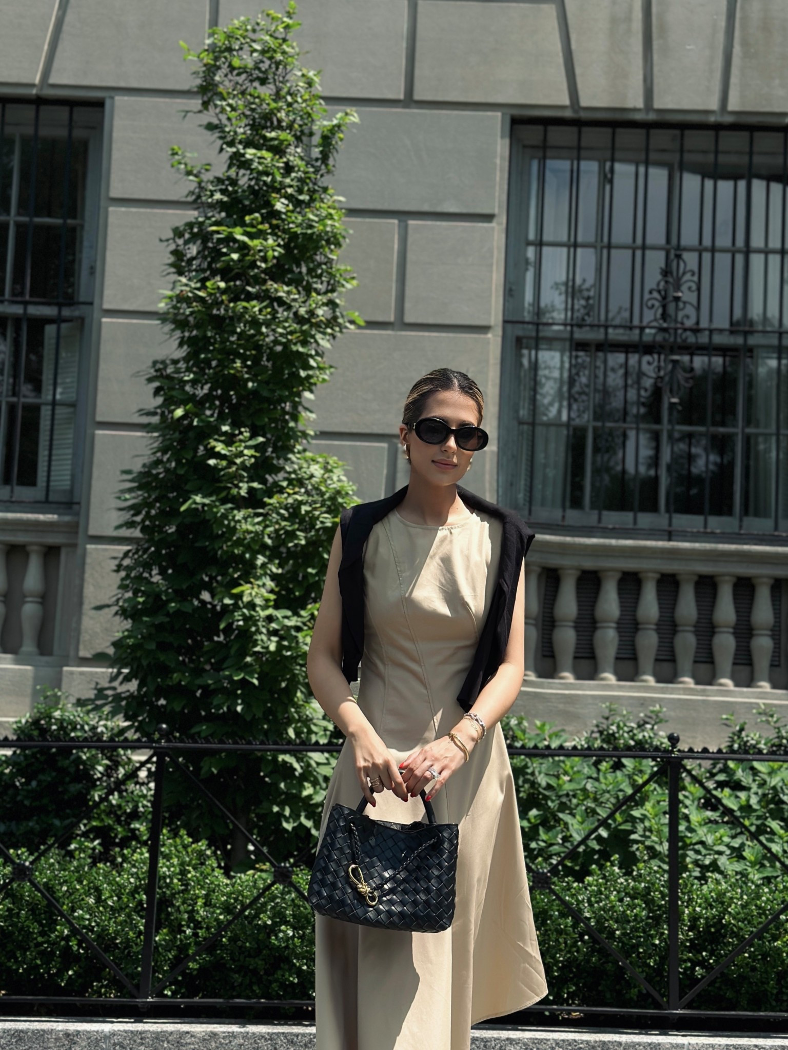 Dress linked - size xs 
Sunglasses - linked 
Bag - linked size medium 
Earrings - linked 
Sandals - linked size 37
Cardigan linked - size s 