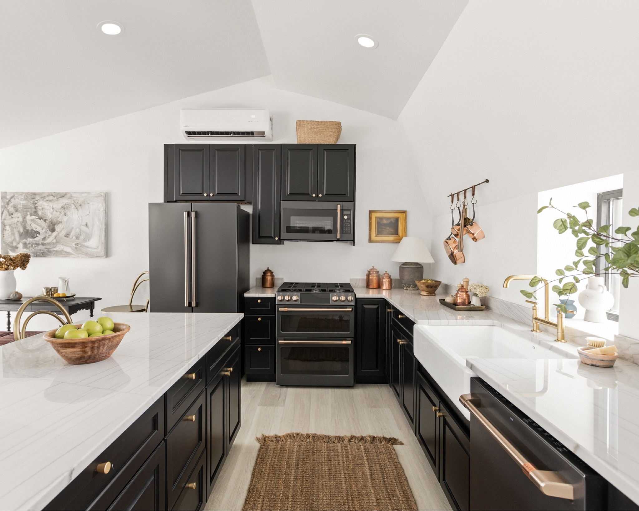 Love a high contrast kitchen with high end appliances 🖤🤍

#LTKhome