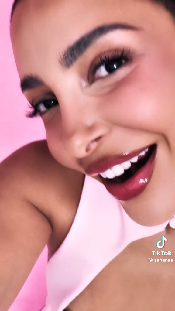 Pincez-moi je rêve 🥹 Tellement heureuse et fière de pouvoir enfin vous dévoiler cette campagne avec @Lierac Paris !
J’espère qu’elle vous plaira autant que j’ai aimé la tourner 🫶🏻

Une gamme qui parle de GLOW, vous imaginez bien que j’étais obligée de dire oui !

La star de cette gamme, c’est le Sérum Booster Éclat Glow Fresh ✨
Un sérum qui illumine, unifie, hydrate, repulpe et hydrate grâce notamment aux Lumiphénols boosters d’éclat et à un extrait de Tulipe antioxydante breveté.

72H d’hydratation et surtout une peau fraîche et lumineuse qu’on adore !

Alors prêtes pour un rendez-vous Ultra Glow vous aussi ? ✨

#LTKbeauty #LTKfrance