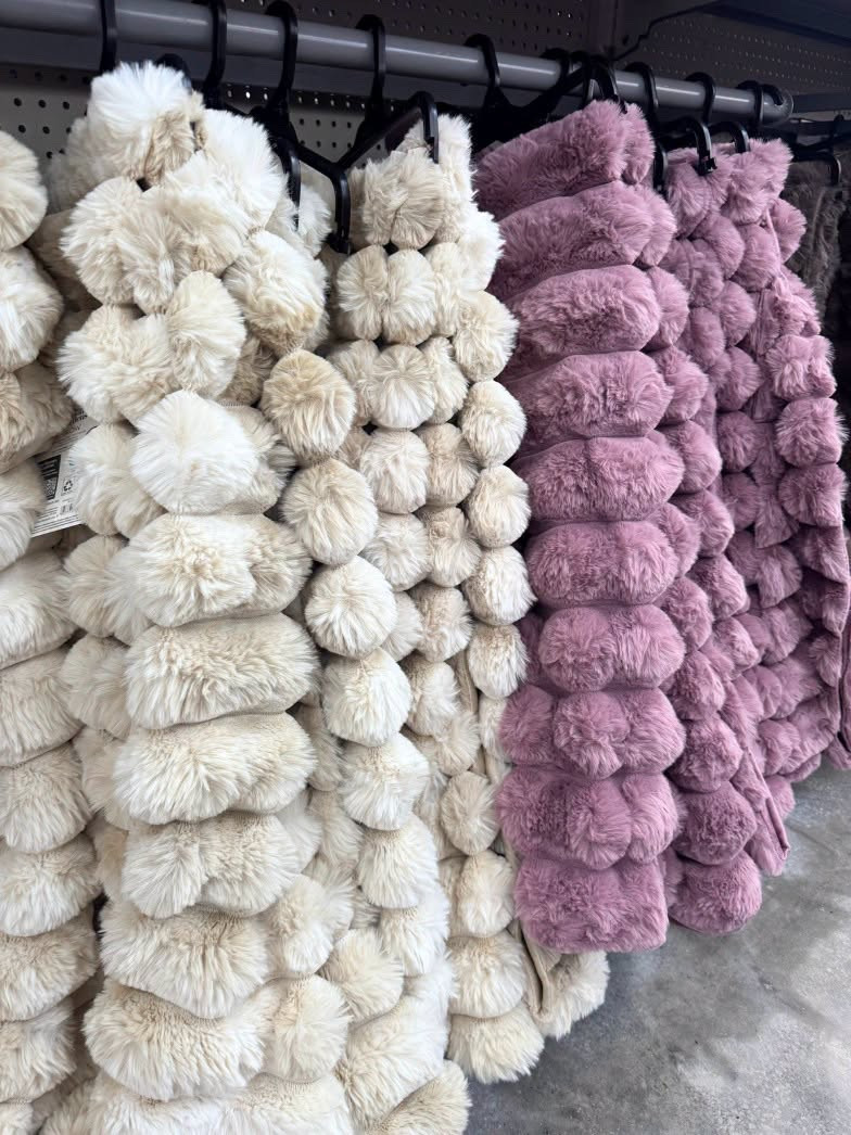 Walmart blankets

home textiles
cozy home essentials
soft furnishings
throw blankets
decorative pillows
bedding essentials
bath linens
curtains and drapes
area rugs
luxury linens

#LTKootd #LTKSeasonal #LTKSaleAlert