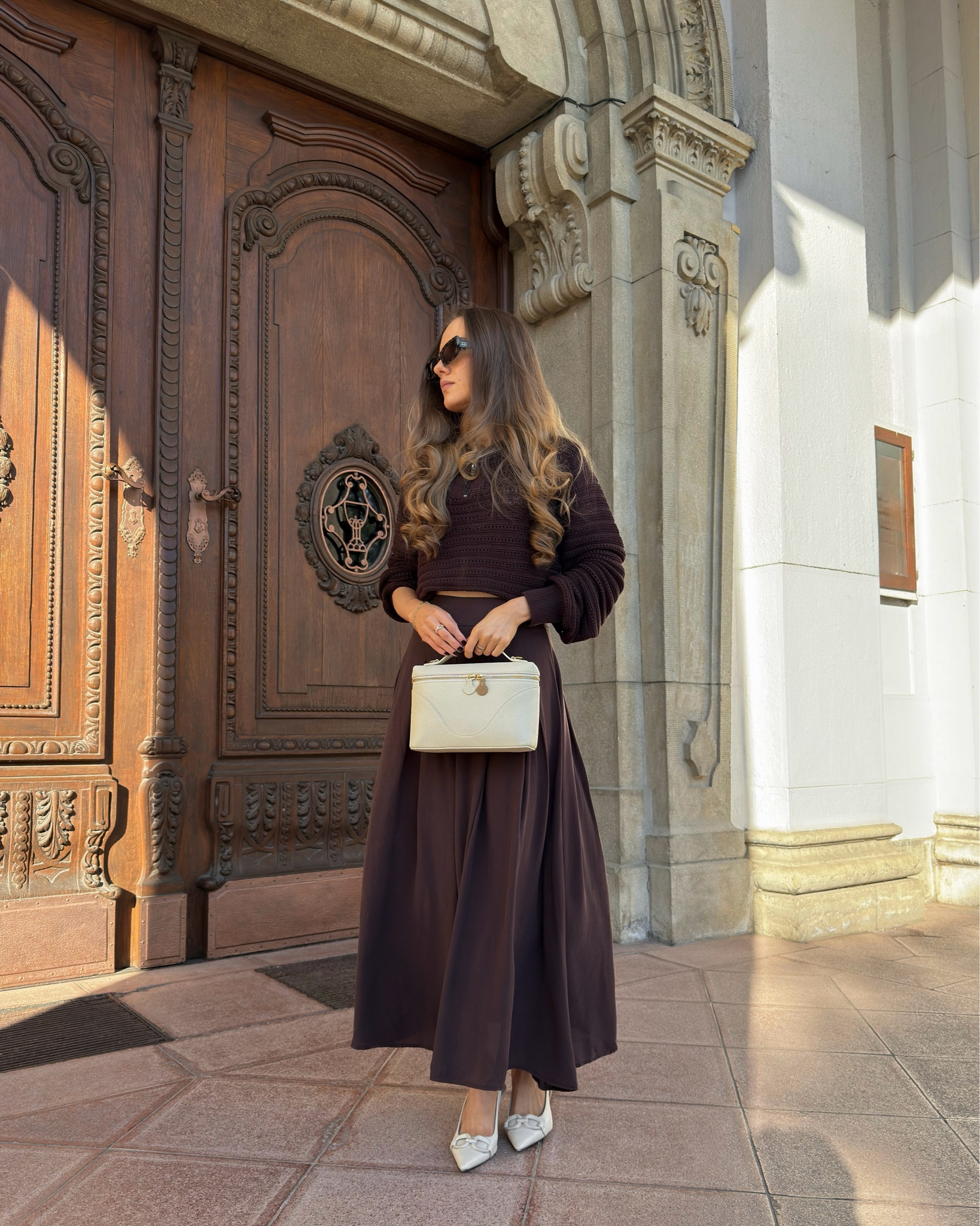 comfy chic for saturday ☕️

chocolate brown | brown outfit | midi skirt outfit | cream handbag | saint + sofia outfit | oleada bag


#LTKootd