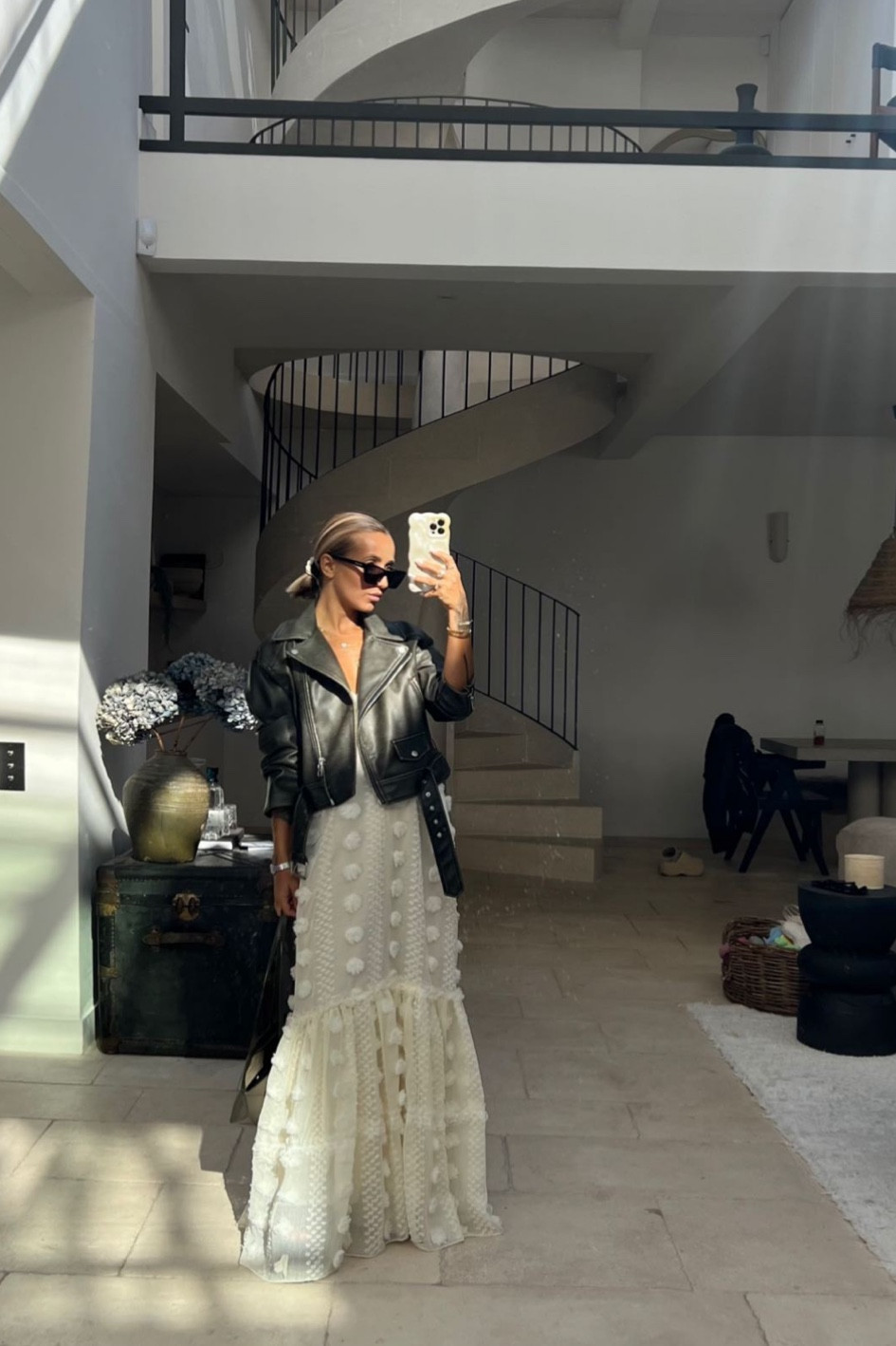 L’été n’est pas fini (ou presque)

Longue robe en col V et dos nu, robe à lacets florals, robe à bretelle blanche, longue robe fluide blanche, bomber en cuir noir, veste en cuir biker

#LTKstyletip #LTKSeasonal