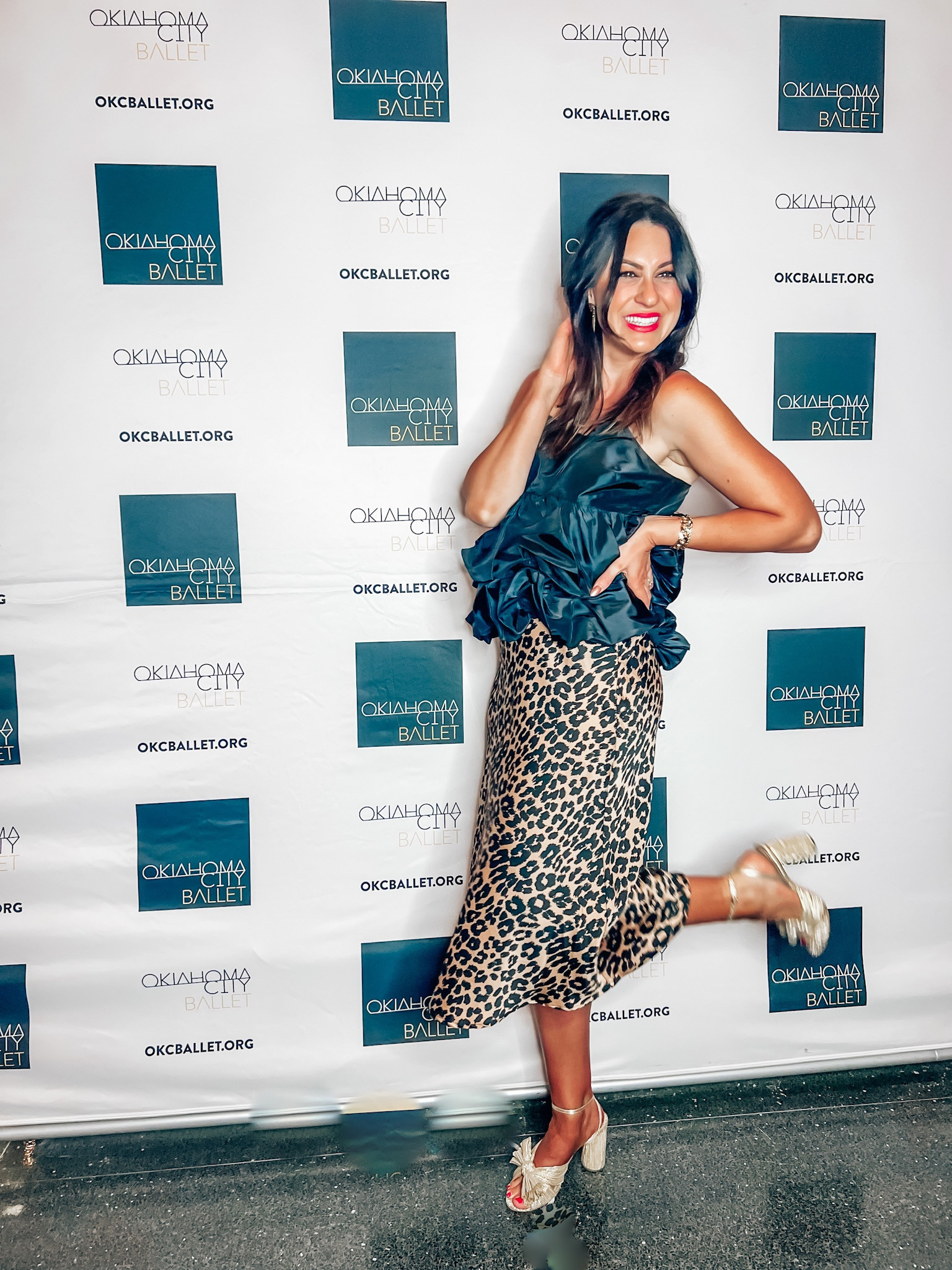 Had so much fun at the OKC ballet in this cutie date night look. Such a fun tiered or ruffle taffeta top
from Target! Only $25 and so stylish and fun. Snag the pink too!
.
.
.
.
.
.
#momstyle #weddingguest #datenight #holidayparty #bowheels
#goldheels #targetstyle #mytargetstyle

#LTKwedding #LTKunder50 #LTKHoliday