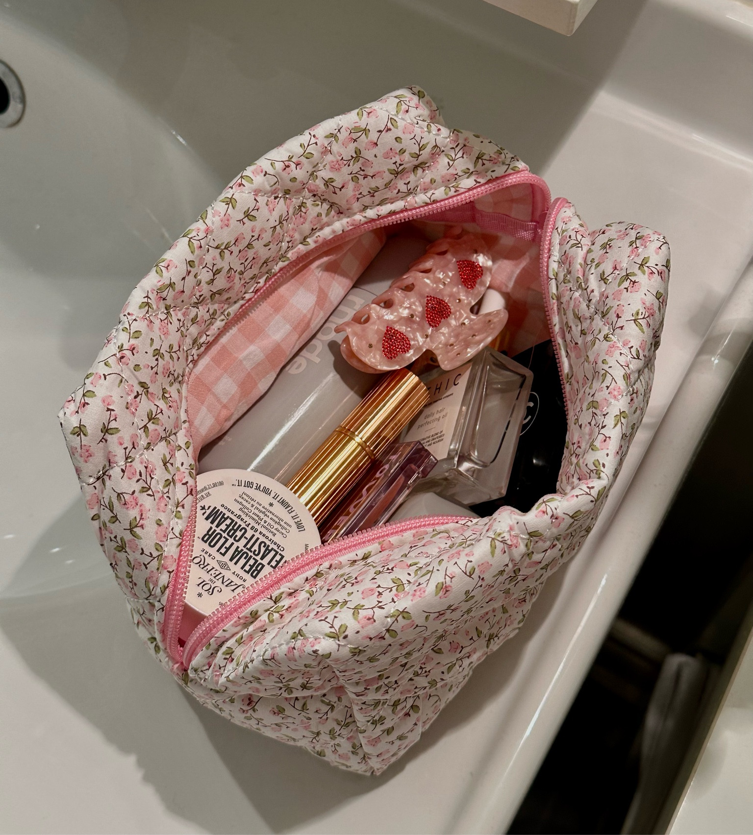 What’s in my bag

#LTKitbag #LTKbeauty #LTKfindsunder50