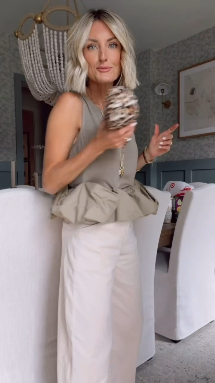 This ruffle top is so chic and modern! This would be such a cute look for date night or girls night out! Wearing XS/25! 

Loverly Grey, Anthropologie, pre fall outfit, date night, girls night out, leopard print

 

 #LTKootd #LTKSeasonal