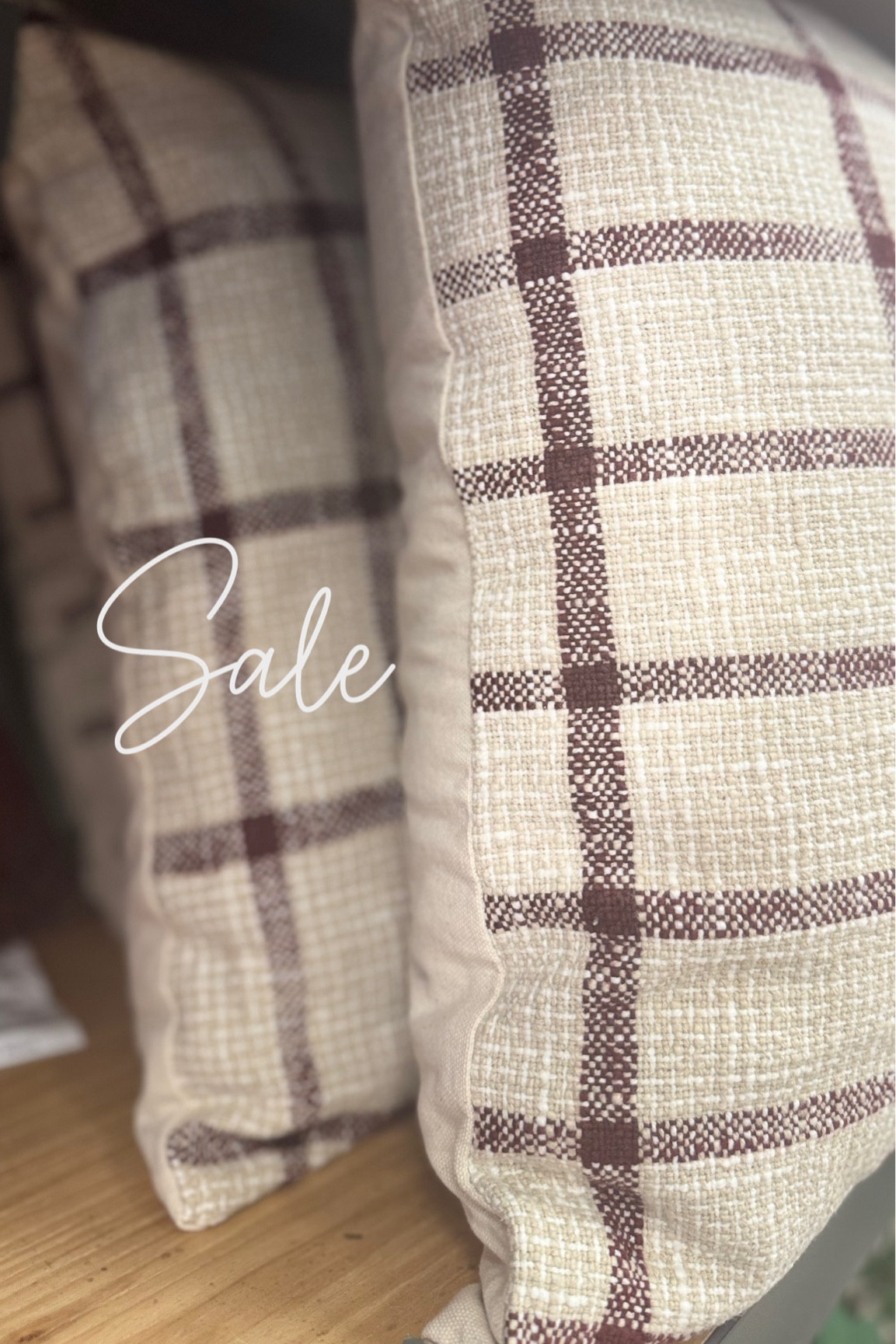Autumn pillow 🤎

#FallPillow #HeartAndHand #BurgundyPillow #FallDecor #WindowPane #PlaidPillow 

#LTKSaleAlert #LTKSeasonal #LTKFallSale