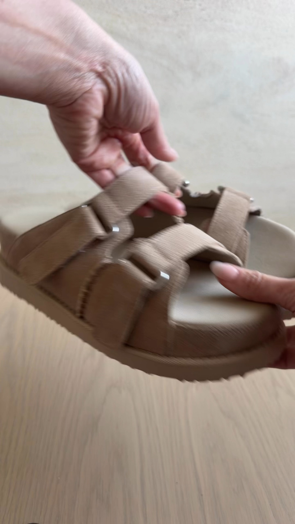 This is so good! It has strap so you can easily adjust what fit on you and it’s very soft to the feet.