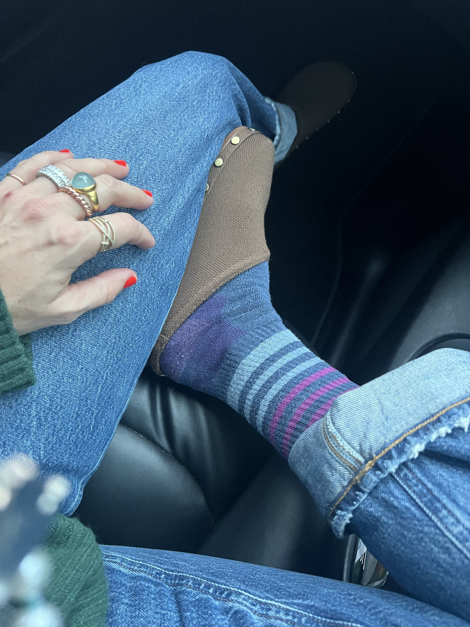 Mom clogs, mom outfits, Rothy’s, cool girls jeans, cool girl outfits, mom style 

#LTKootd #LTKmomlife #LTKdayinmylife