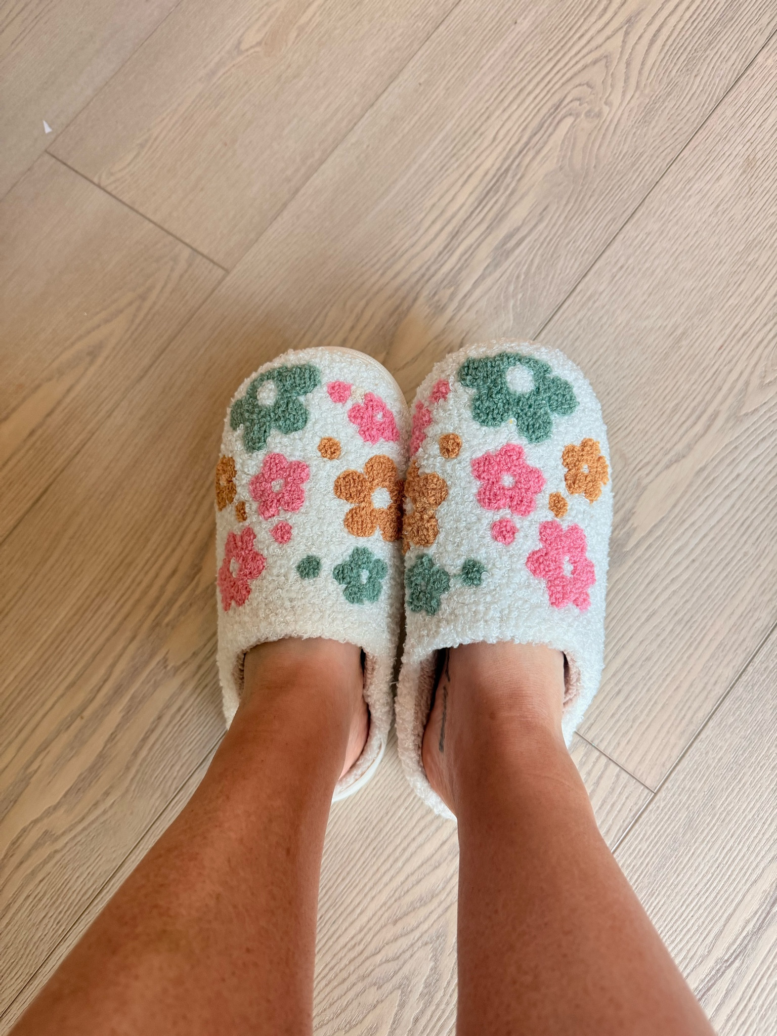 Spring has sprung and it’s time to get some slippers to match!! 

#LTKfindsunder100 #LTKshoecrush #LTKSeasonal