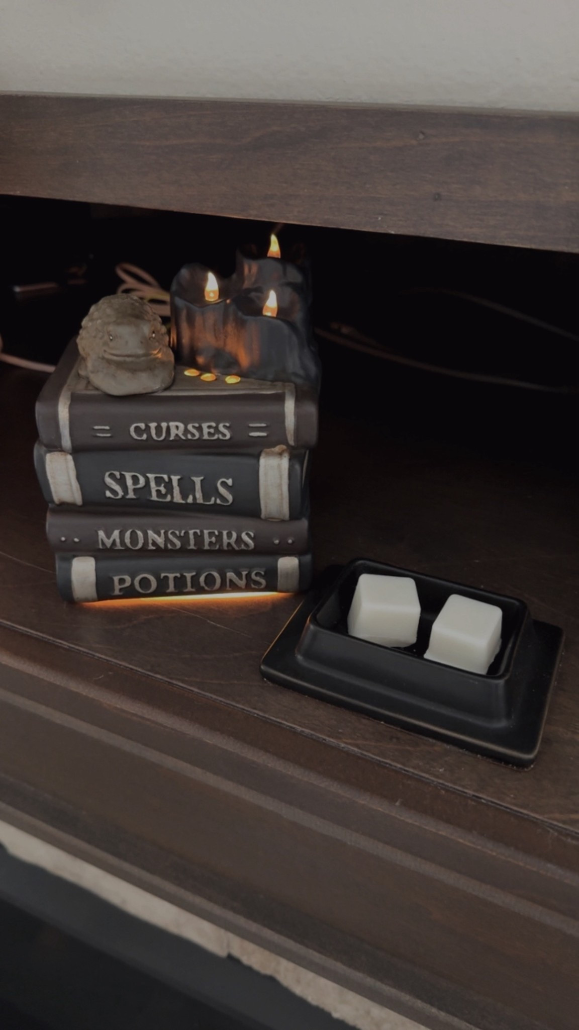 Found the perfect way to make my home smell like fall magic 🖤🕯️✨ How cute is this spooky wax melt warmer?!

#LTKHoliday #LTKHalloween #LTKHome