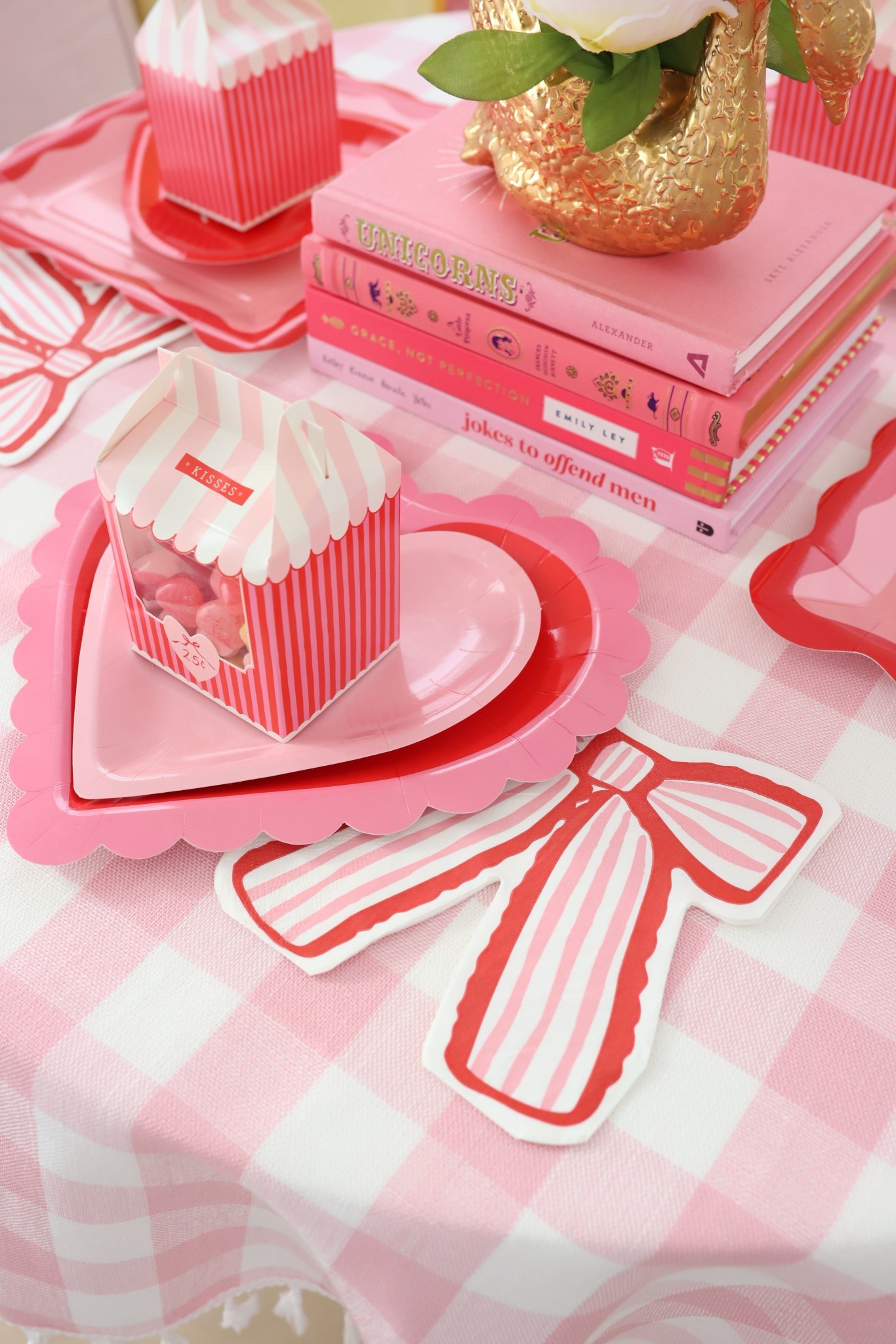 Let the countdown to Valentine’s Day begin 🥰 (save 10% with code “pink10"

#LTKValentine #LTKSeasonal #LTKHome