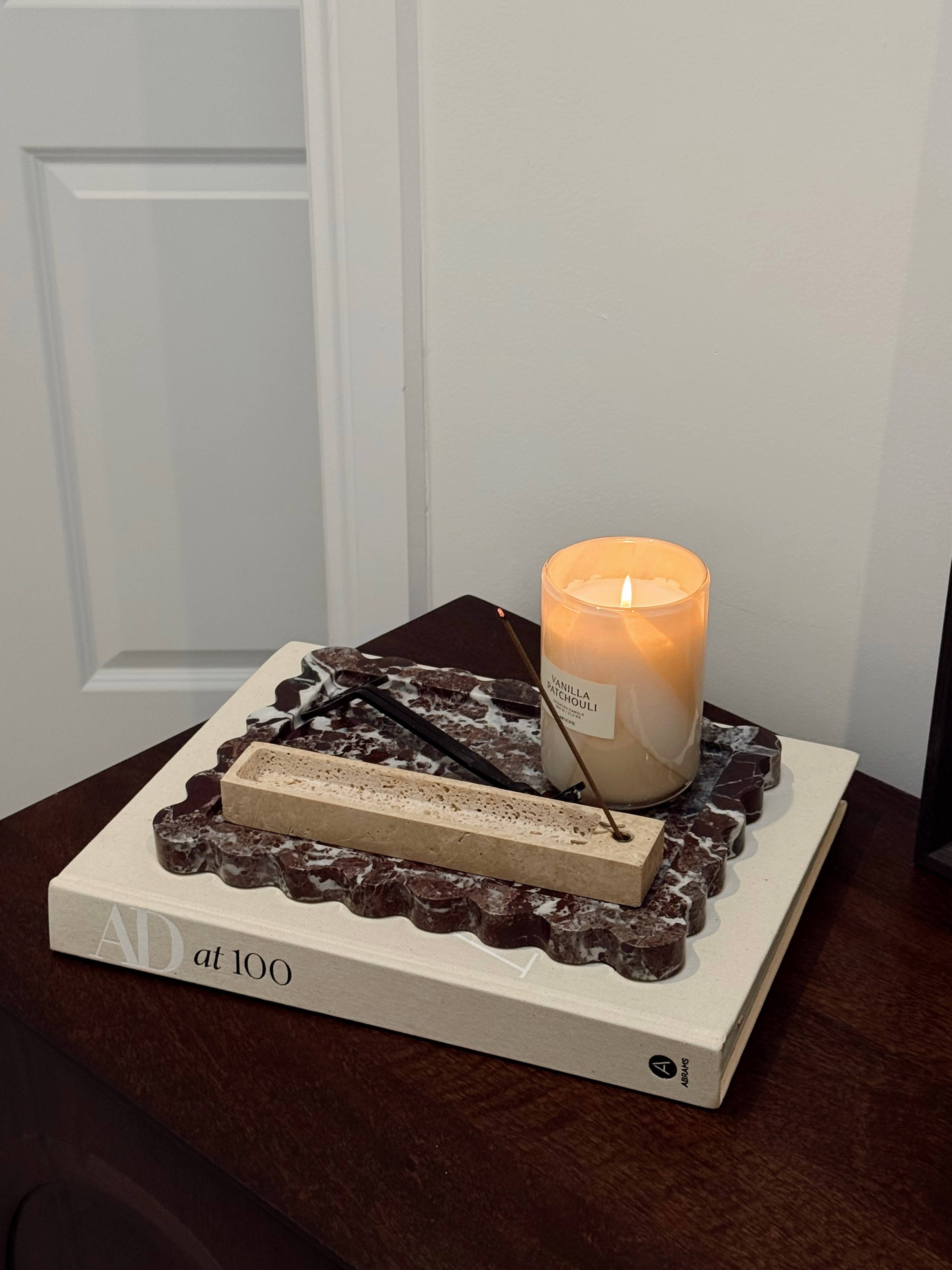 Now this is how you style a table! 

table l home l tray l candle l incense l book l coffee table book 

 