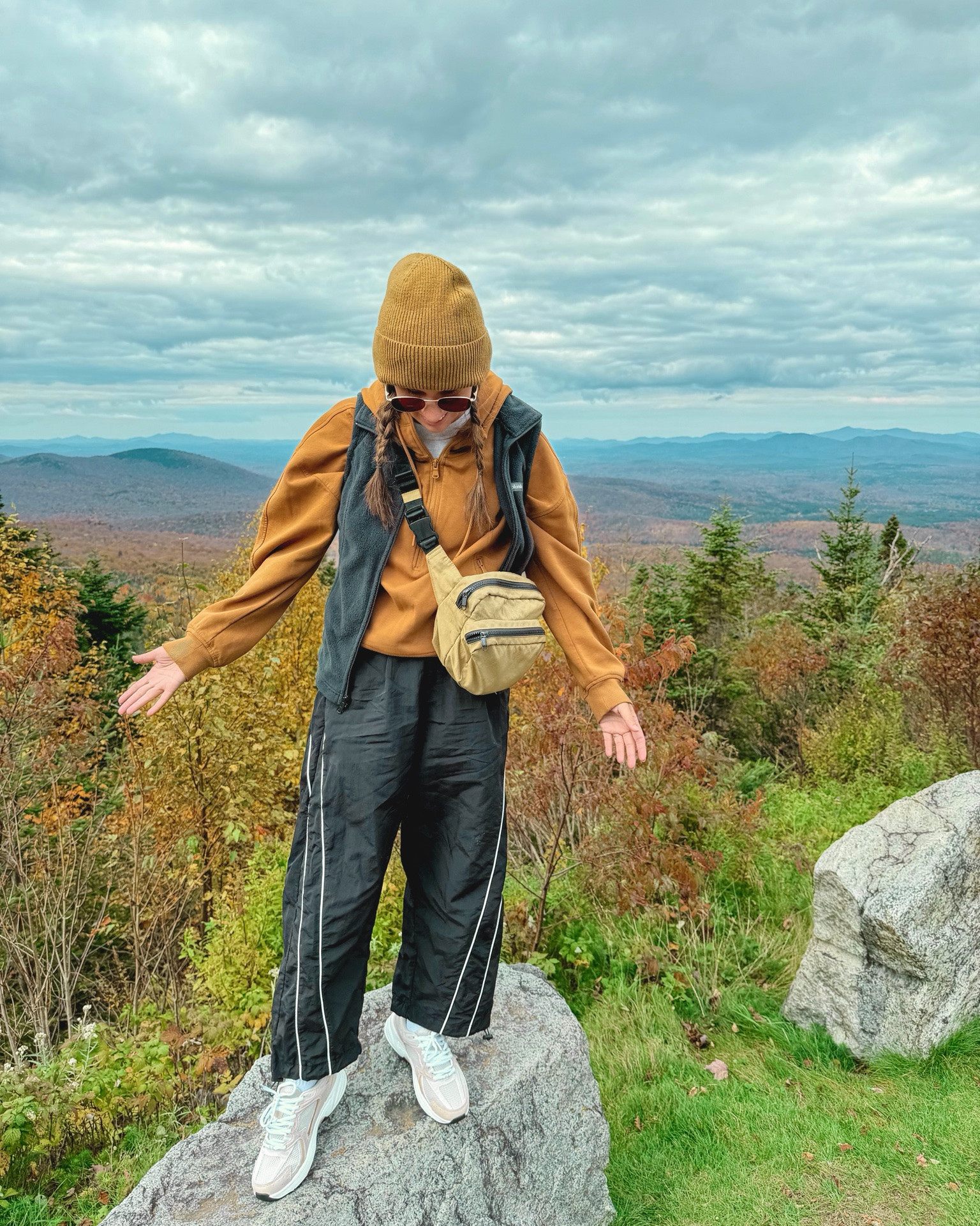 Fall hiking outfit 🍂🧡🫶🏽

small in my tank, small in my hoodies, xs petite in my black fleece vest, small in my brown puffer pullover, small in my track pants and 6.5 in my Walmart sneakers!

#LTKPetite #LTKSeasonal #LTKootd