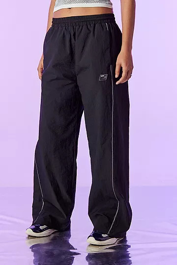 iets frans... Black 90s Track Pants | Urban Outfitters (EU)
