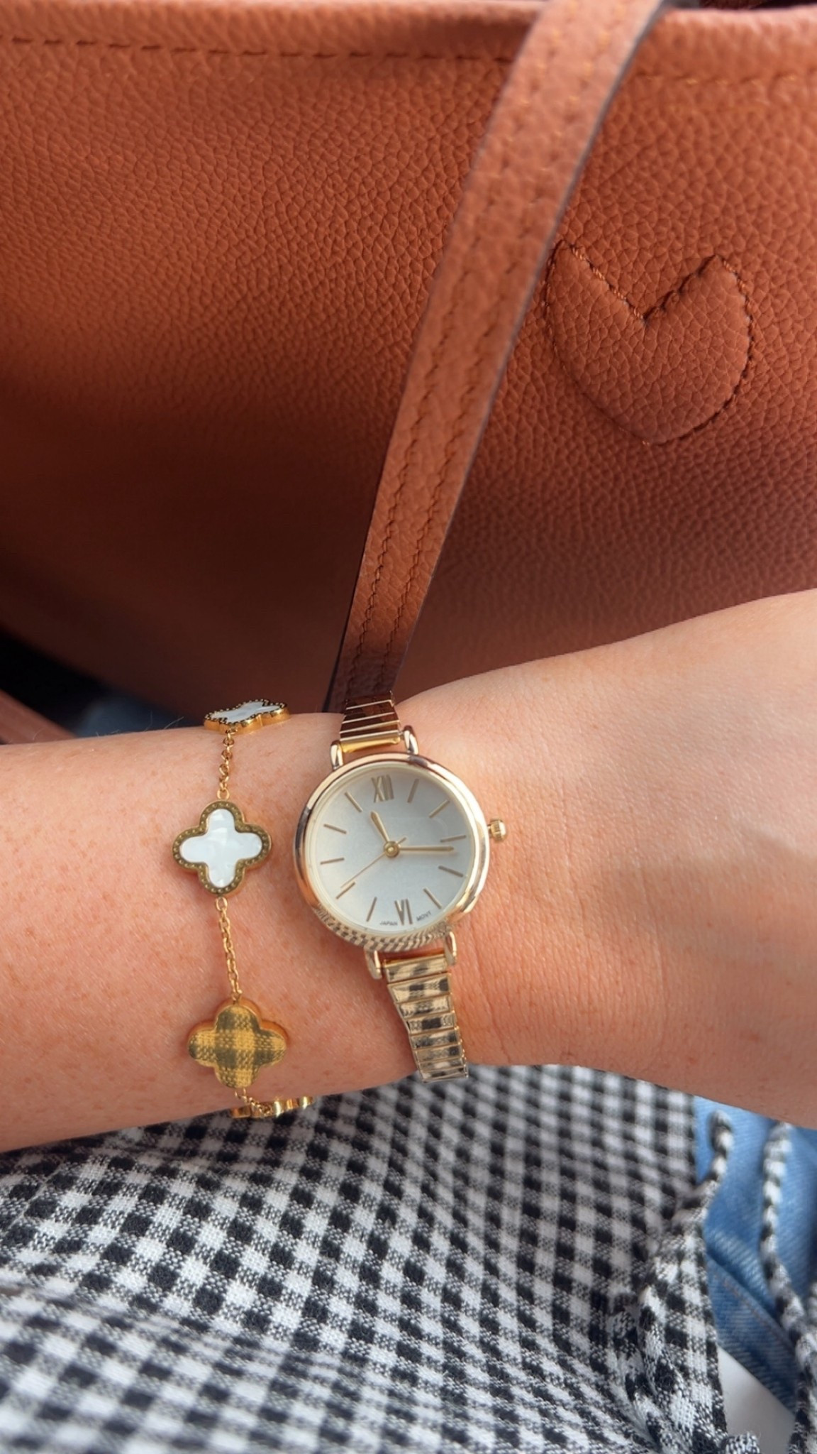 Gold everyday jewelry 