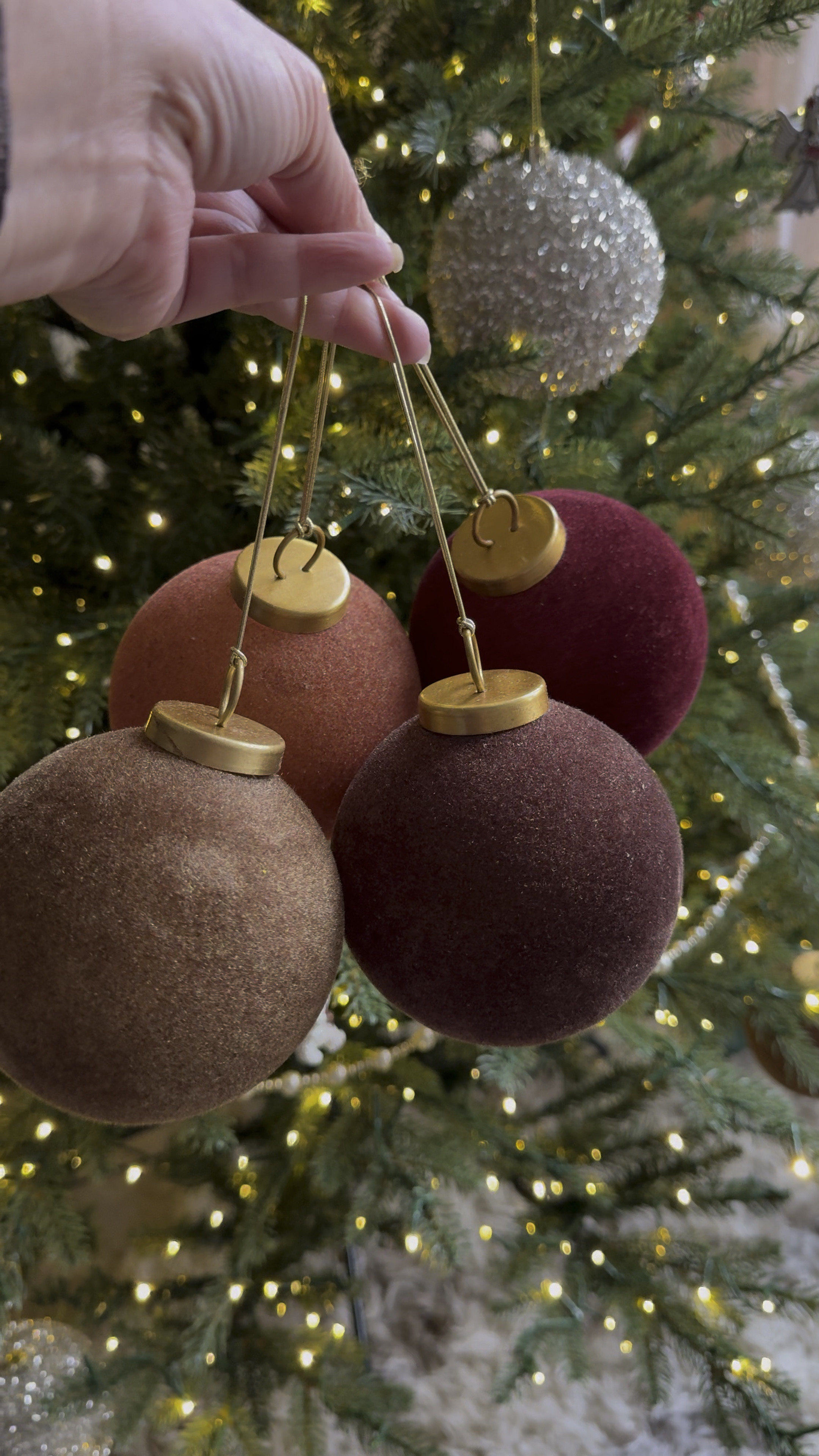 Christmas tree ornaments, velvet ornaments, twinkle tree, viral Christmas tree 

#LTKFindsUnder50 #LTKSeasonal #LTKHoliday