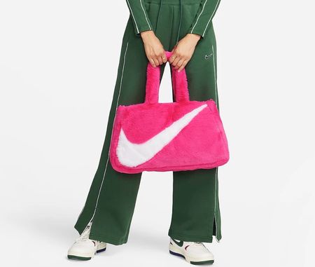 #nike #tote #gymbag #nikepinkbag #nikefurrybag#pinkfurrytote #gift #shopper