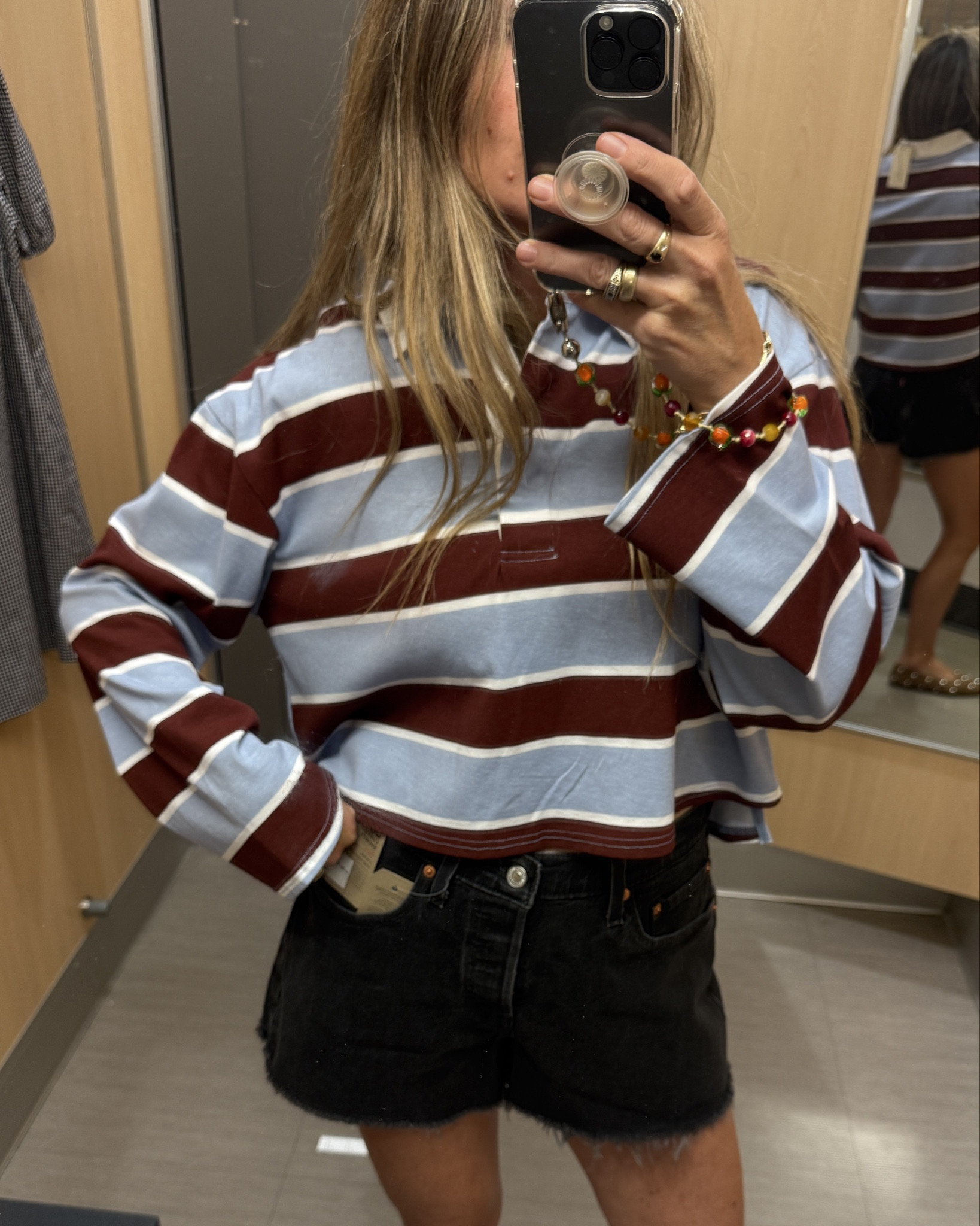 LEVIS SHORTS!! I’m wearing the 501 curve… size up at least 2 sizes! 🎯