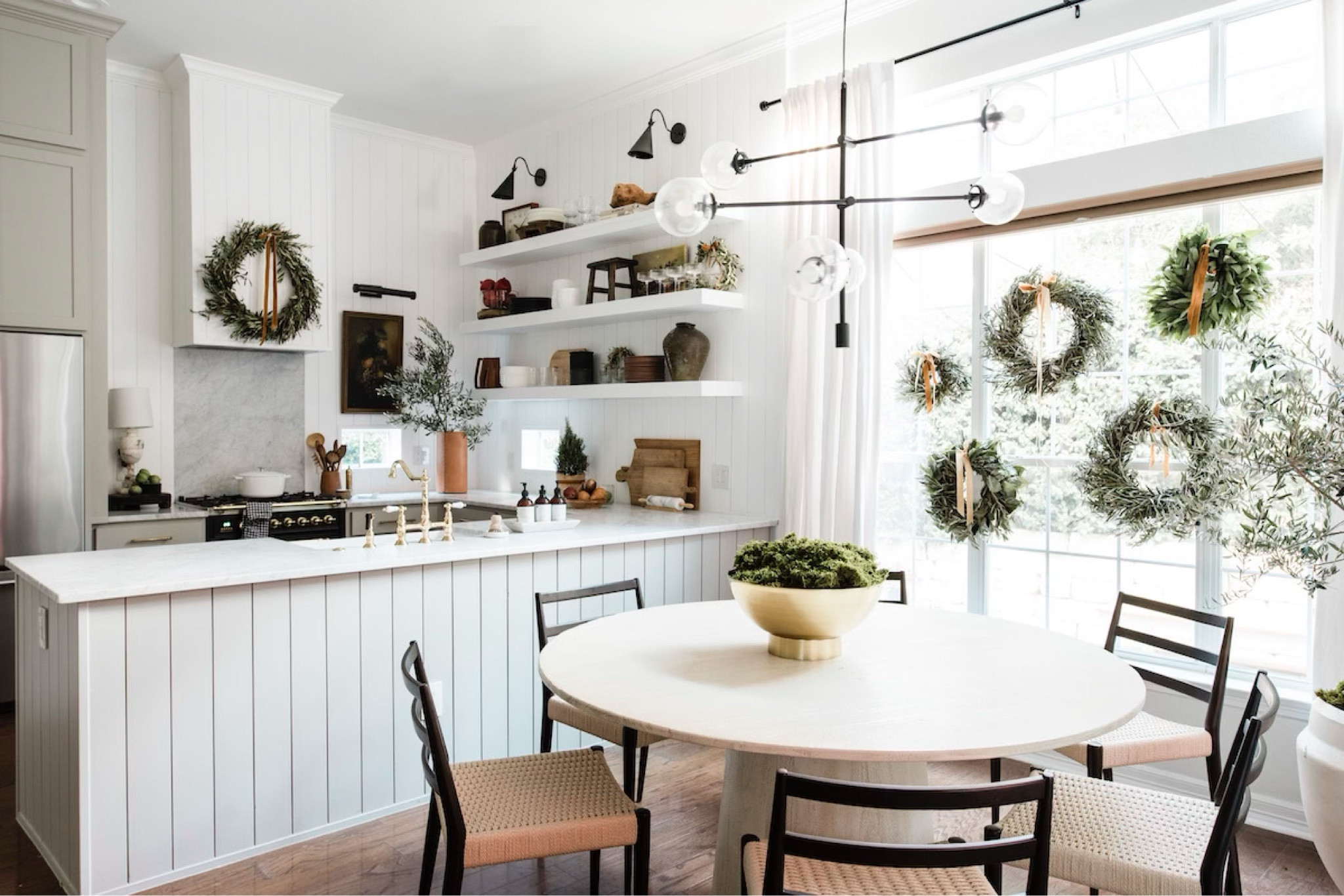 Dining Room Decor, Dining Room Style, Holiday Decorating, Holiday Dining Room 

#LTKSeasonal #LTKHoliday #LTKhome