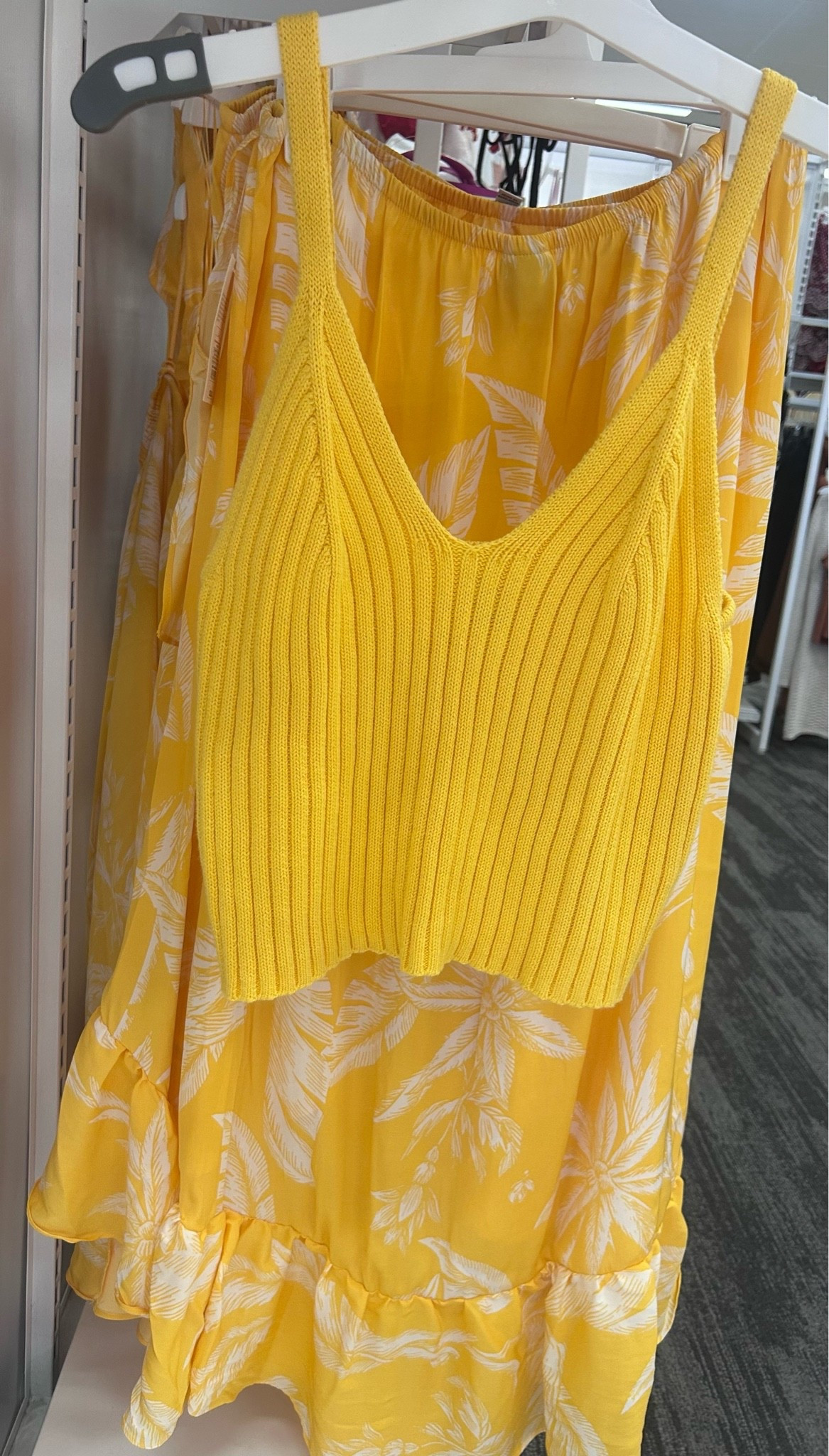 This yellow though 💛

loving this summer outfit- The sweater tank can be paired with with denim as well to make the perfect fit. It also comes in brown. 

The skirt is so cute- I love how it’s not too long - my short girls know!