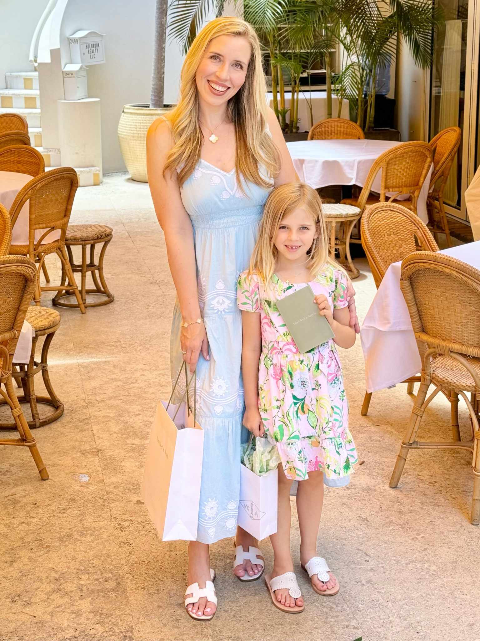Girls day out 🛍️ Summer in Lilly 🤩