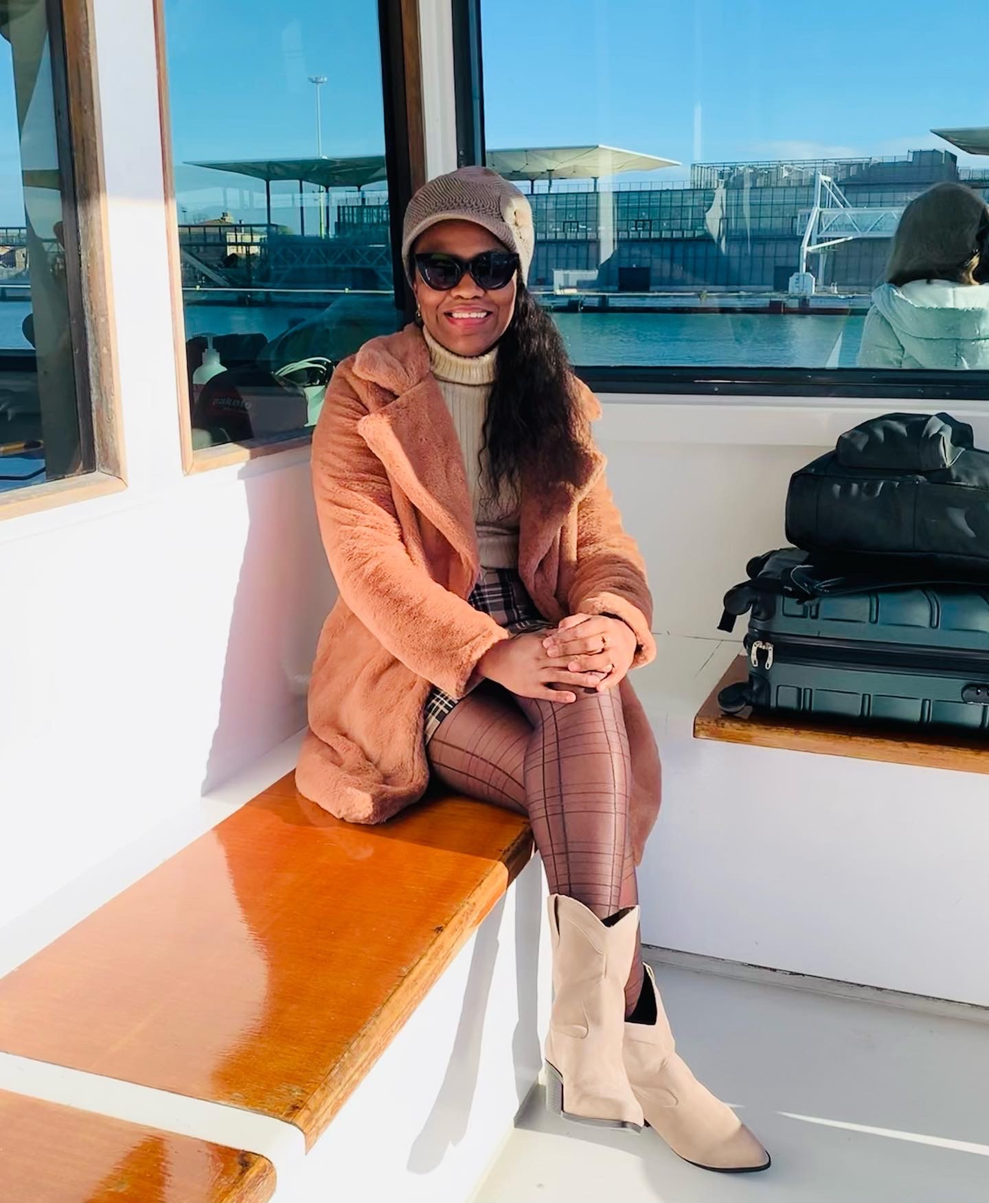  O outono está batendo na nosss porta e uma  peça que volta com tudooo é a bota western. Item bem presente nos últimos desfiles da Louis Vitton 😉🤌🏾👢
 
 #garimpodakelly #botawestern #modaoutonoinverno #ltkcreator #eurotour #DesafioLTKCon2024

#LTKtravel #LTKeurope