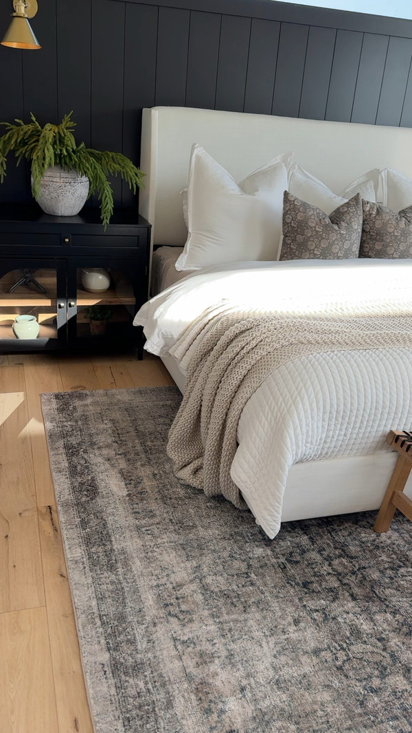 Loving how our bedroom is coming together with this Amber Lewis X Loloi rug in Navy/Sand!