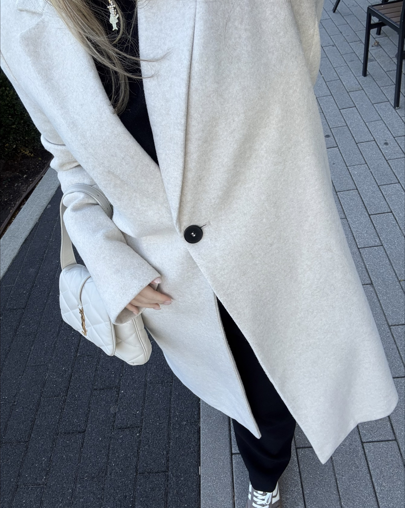 All black always with beige accents > 

#LTKdayinmylife #LTKootd #LTKgrwm