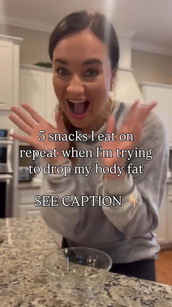5 High-Protein Snacks I Eat On Repeat For Fat Loss 🔥

Comment LUNCH to get my free 6 week lunch guide + everything I can link here!

When I’m focused on losing body fat, I stick to high-protein, nutrient-dense snacks that keep me full and satisfied.

Here are my top 5️⃣, plus their macro breakdowns and why they work! 👇🏼

🐟 Tuna Packet (2.6 oz) + ¼ Avocado: A protein powerhouse with healthy fats from avocado to keep energy levels steady and cravings in check. Add @eatpluck for even more flavor/nutrients! 
📊 Carbs: 2g | Protein: 22g | Fat: 8g

🥄 Greek Yogurt (5 oz) + ½ Scoop Protein Powder + Berries (½ cup): Acreamy, protein-packed snack with an extra protein boost to keep you full and support muscle recovery.
📊 Carbs: 18g | Protein: 27g | Fat: 2g

🥚 2 Hard-Boiled Eggs + 1 Cup Veggies (Cucumbers & Bell Peppers): A simple, nutritious combo with high-quality protein and fiber to keep you full longer.
📊 Carbs: 5g | Protein: 12g | Fat: 10g

🍗 4 Turkey Slices + 1 tsp Mustard + Pickles: A low-carb, high-protein snack with a flavor kick from mustard and crunchy pickles.
📊 Carbs: 2g | Protein: 18g | Fat: 2g

🥤 Protein Shake (1 scoop, mixed with water, coffee or almond milk): A quick and easy snack to fuel your body with protein and support fat loss. If you don’t love protein shakes, I ADORE the clean ingredients from @healthyeat_onthego
📊 Carbs: 3g | Protein: 25g | Fat: 2g

💡 Pro Tip: Protein is KEY when trying to lose body fat because it keeps you full, supports lean muscle, and helps curb cravings!

👇🏻 Drop “LUNCH” in the comments if you want a free 6 week free lunch guide packed with enough healthy lunch ideas for six weeks!

❤️ LIKE | 📌 SAVE | 🔥 FOLLOW for more fat-loss tips & WHOLE health tips in mind body and spirit!

#sundayreset #healthybyheatherbrown