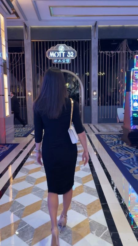 What I wore in vegas for dinner! So comfy and stretchy :) Wearing size XXS!

#LTKshoecrush #LTKparties #LTKHoliday