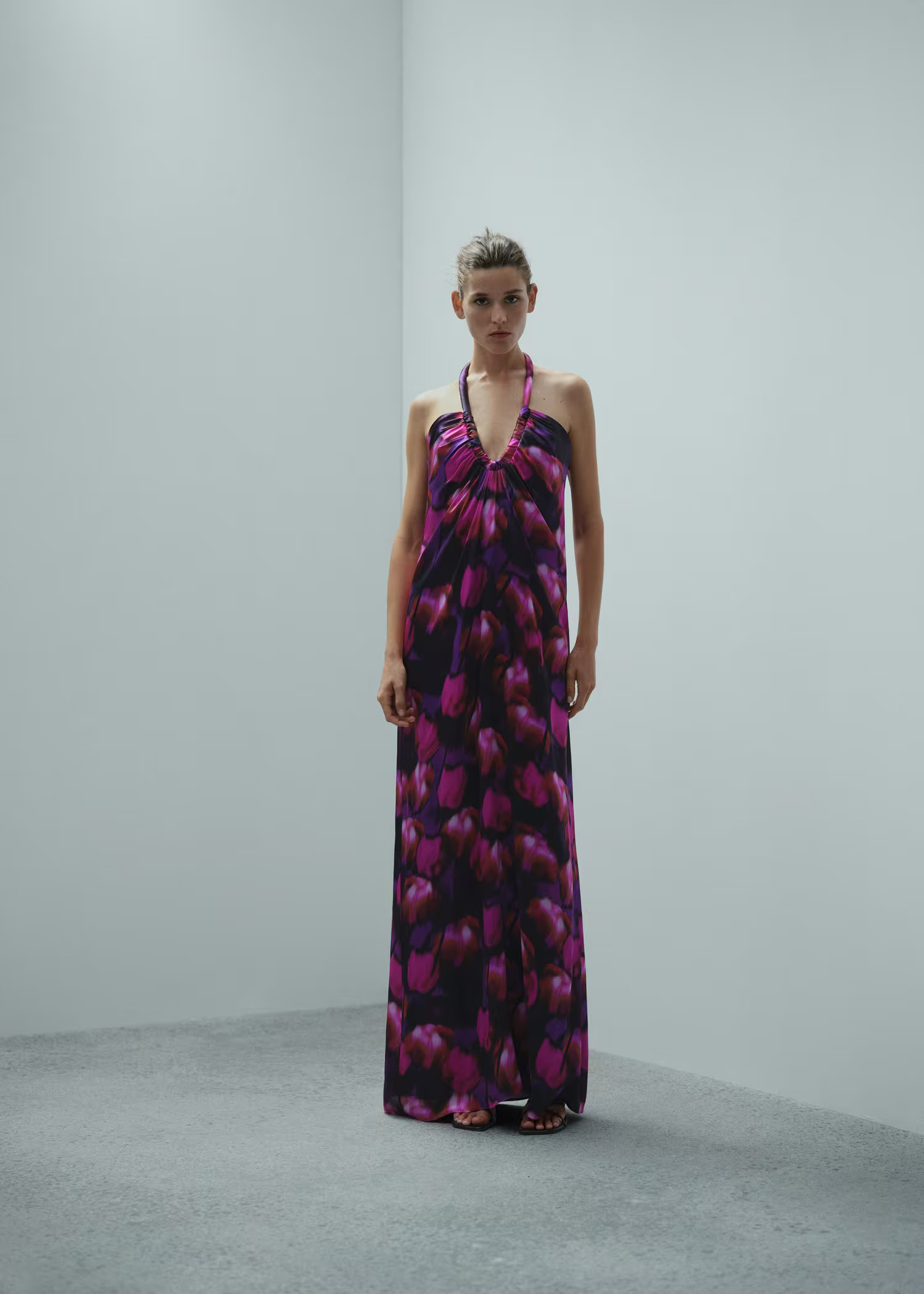 Low-cut printed silk dress -  Women | Mango USA | MANGO (US)