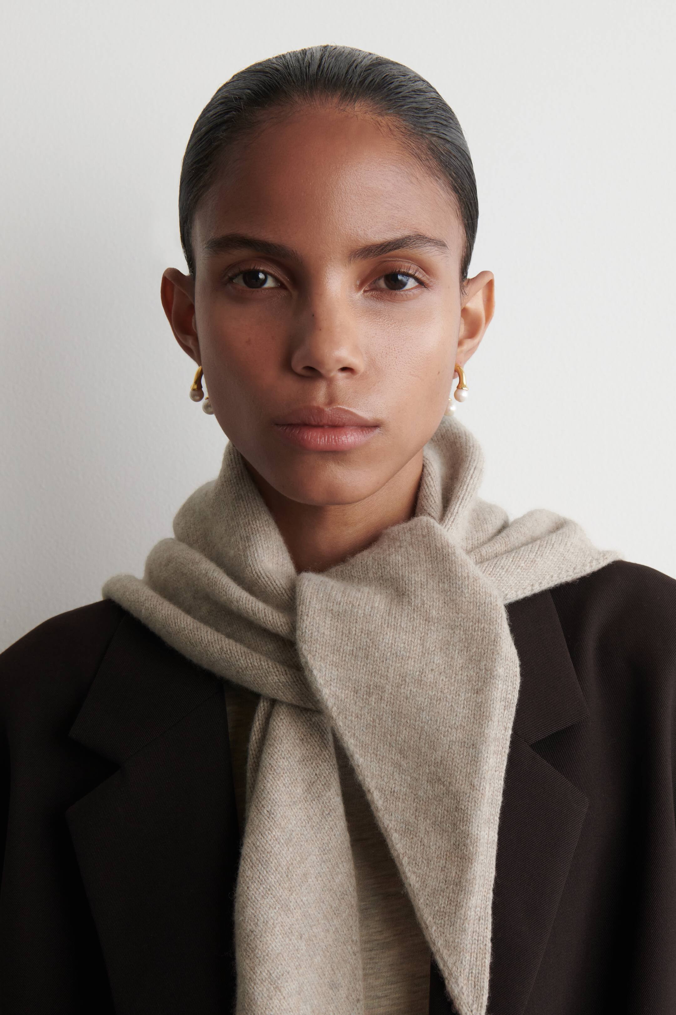 OVERSIZED WOOL TRIANGLE SCARF | H&M (UK, MY, IN, SG, PH, TW, HK)