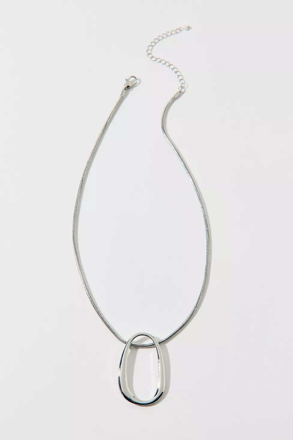 Suki Oblong Pendant Chain Necklace | Urban Outfitters (US and RoW)