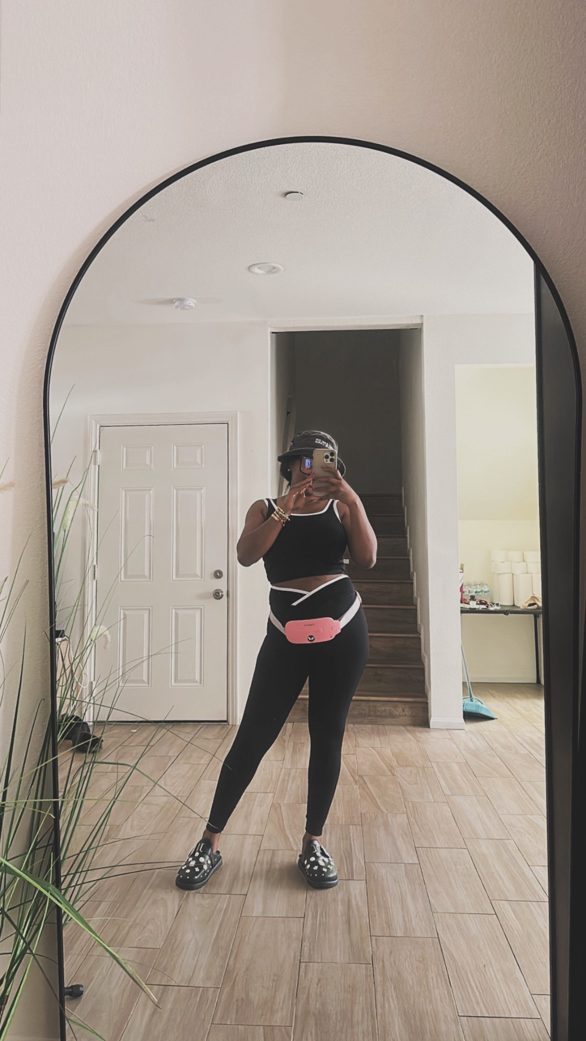 Workout set, clogs & portable heating pad 

#LTKMidsize #LTKFindsUnder100 #LTKActive