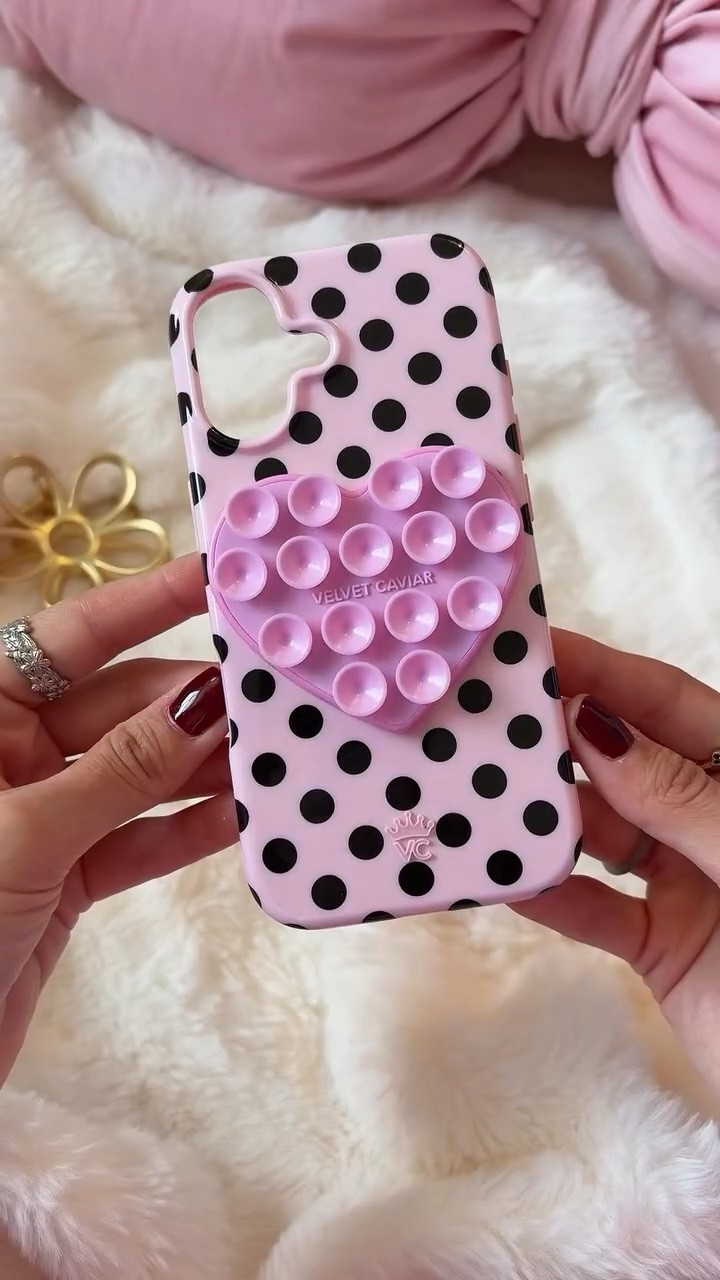 Say “shop” and I’ll send the details! 🩷

Living for these polka dots 😵‍💫 #velvetcaviar #phonecase
#cutephonecase #polkadot #polkadotcase