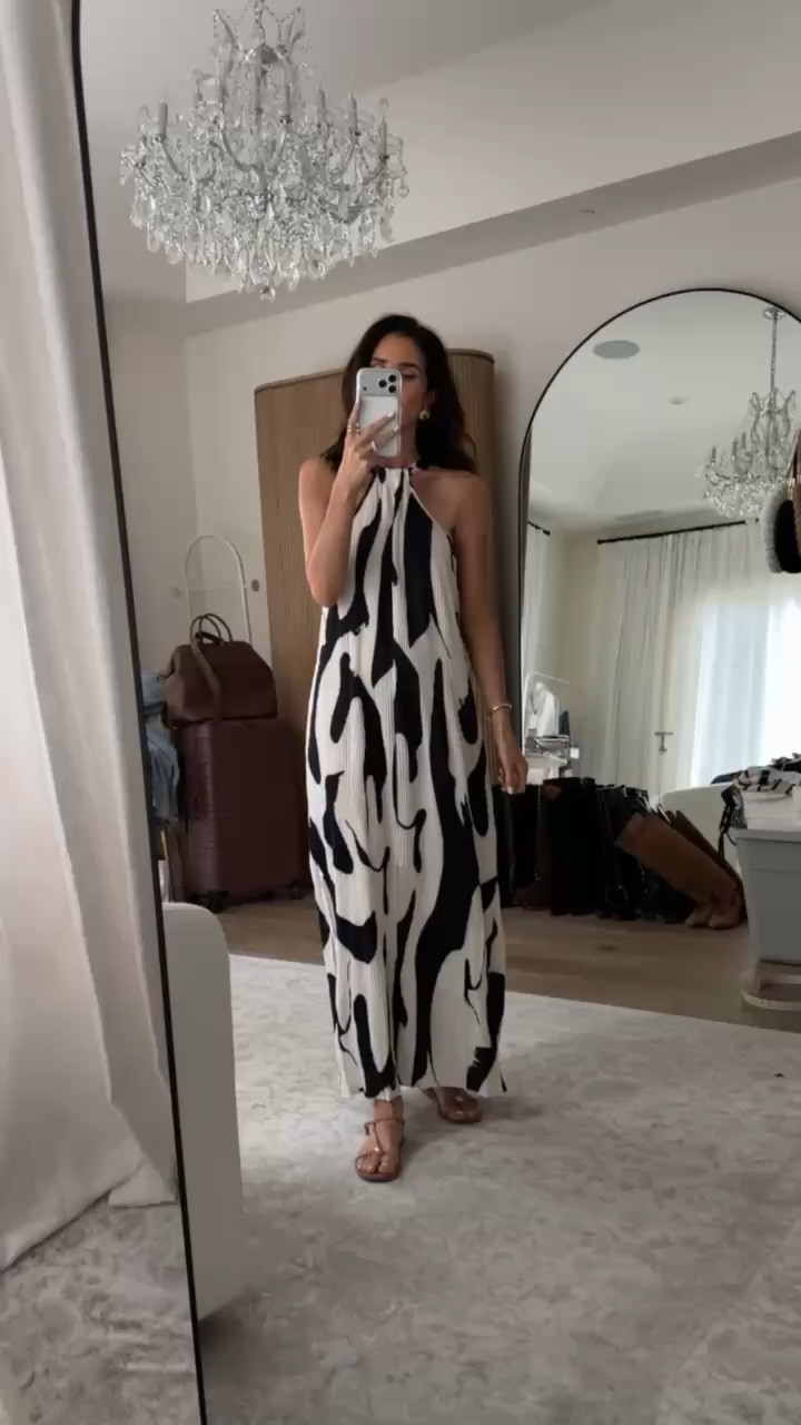 This dress is definitely a statement piece with the B&W. I’m just shy of 5-7” wearing the size small #stylinbyaylin #aylin #amazonfind

#LTKootd #LTKTravel #LTKOver40