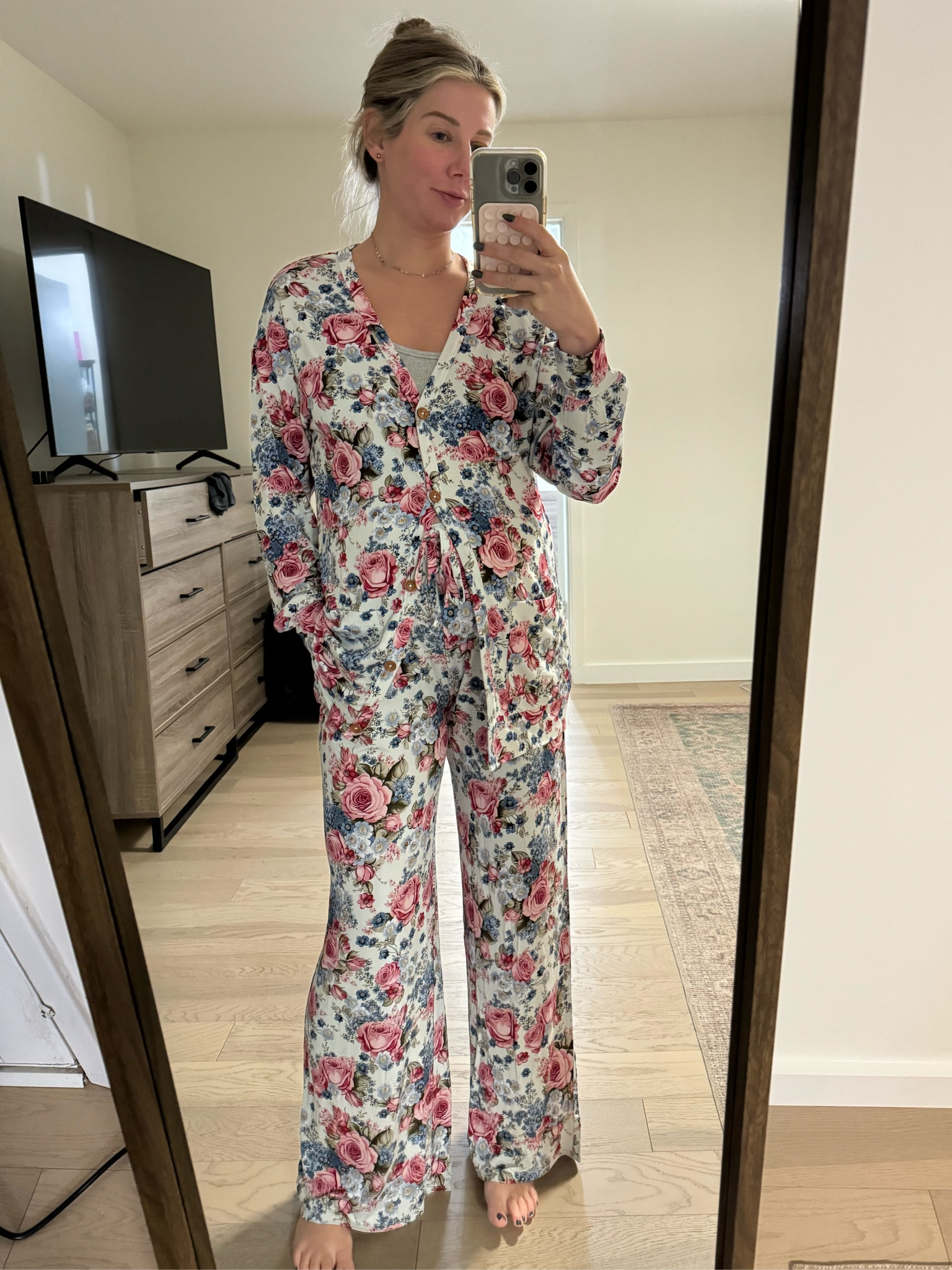 Post-partum fancy lounge wear & pajamas 😍 31 weeks pregnant, 5’6” wearing mediums in all

#LTKBump