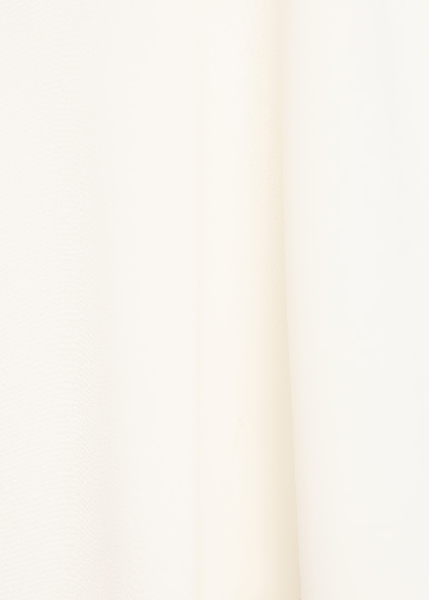 Bluse mit hohem Kragen und asymmetrischen Ärmeln | Mango EU