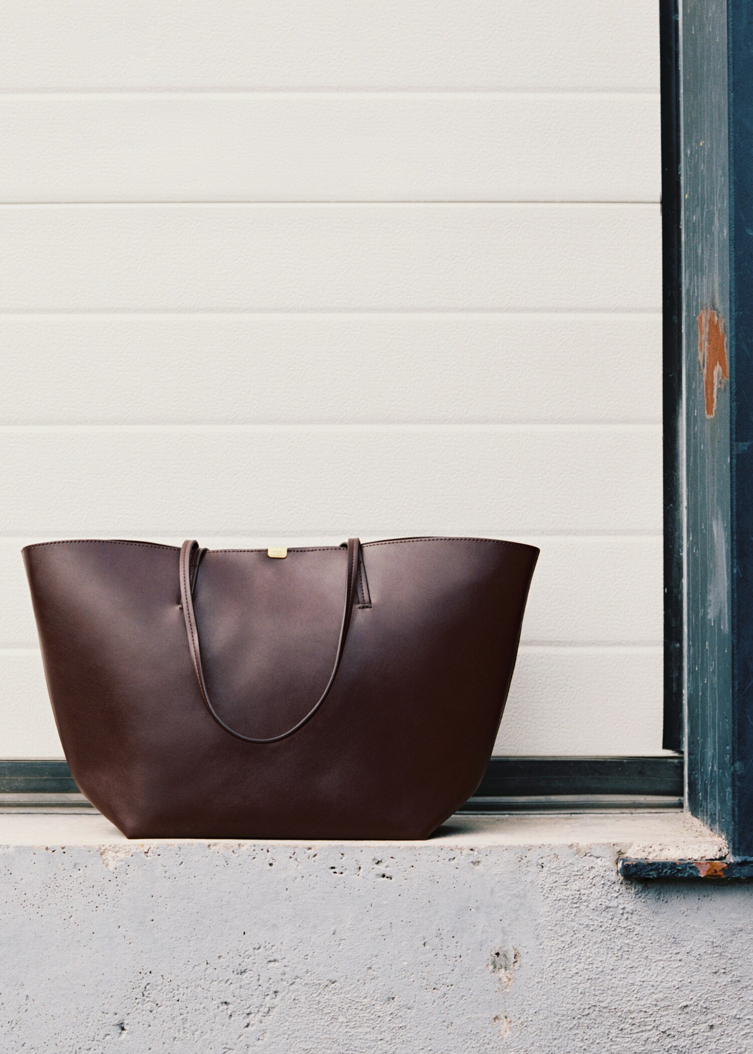 Shopper bag with metallic detail - Women | MANGO United Kingdom | MANGO (UK)