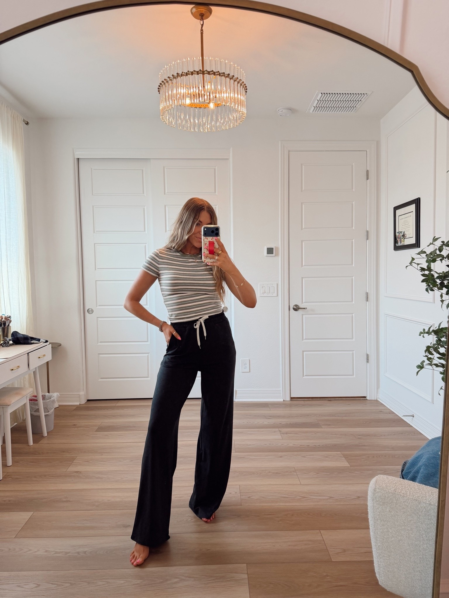 The comfiest wide leg lounge pants! I got the long/tall length and I’m wearing a small