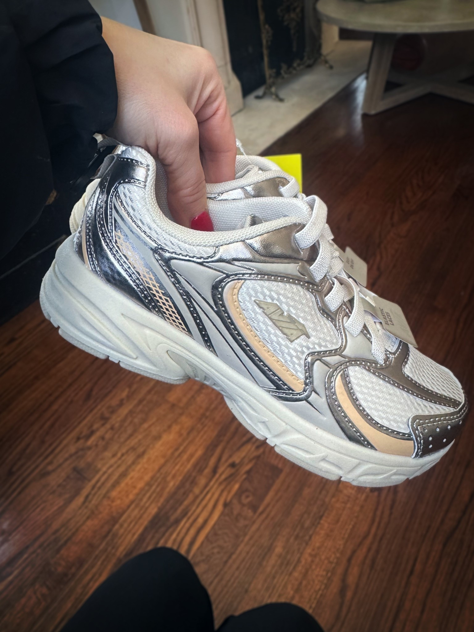 Cutest little girl sneaker for $20 🙌🏻