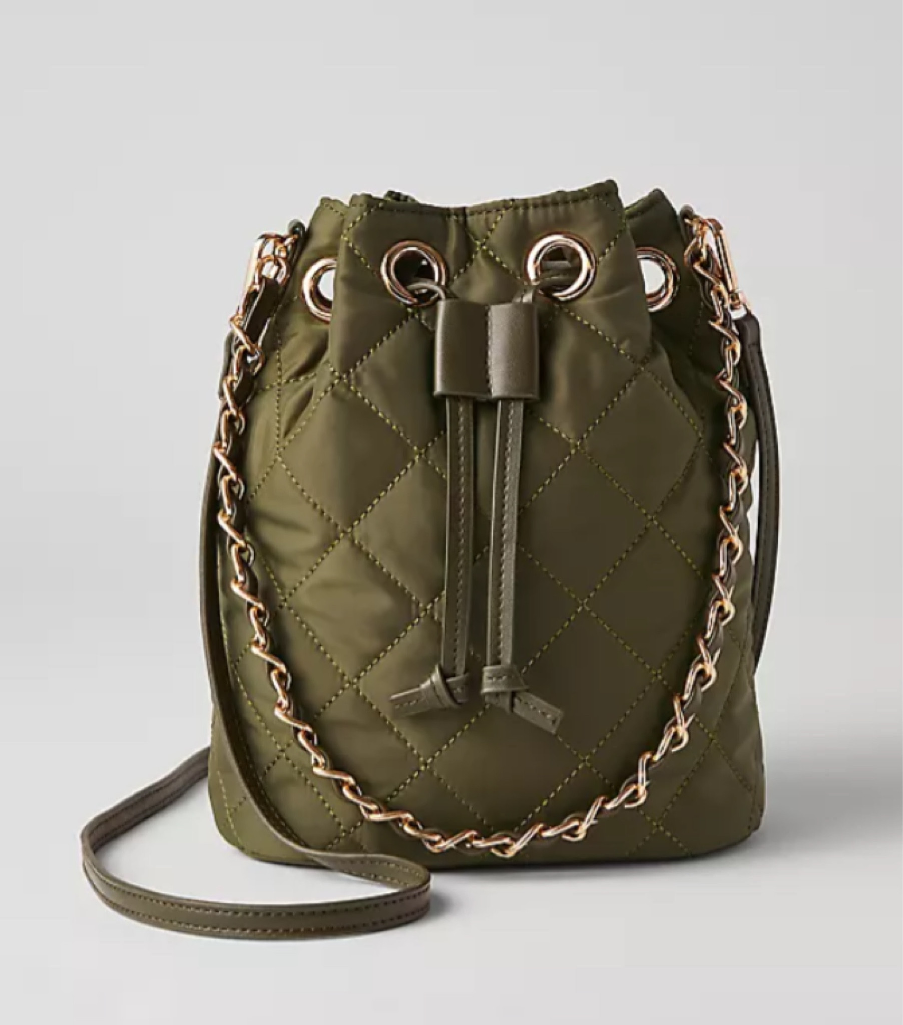 Weekend quilted drawstring bucket bag in ‘green kalamata’ from Ann Taylor 
Moss green
House of colour / Autumn 

#LTKStyleTip #LTKFindsUnder100 #LTKFallSale