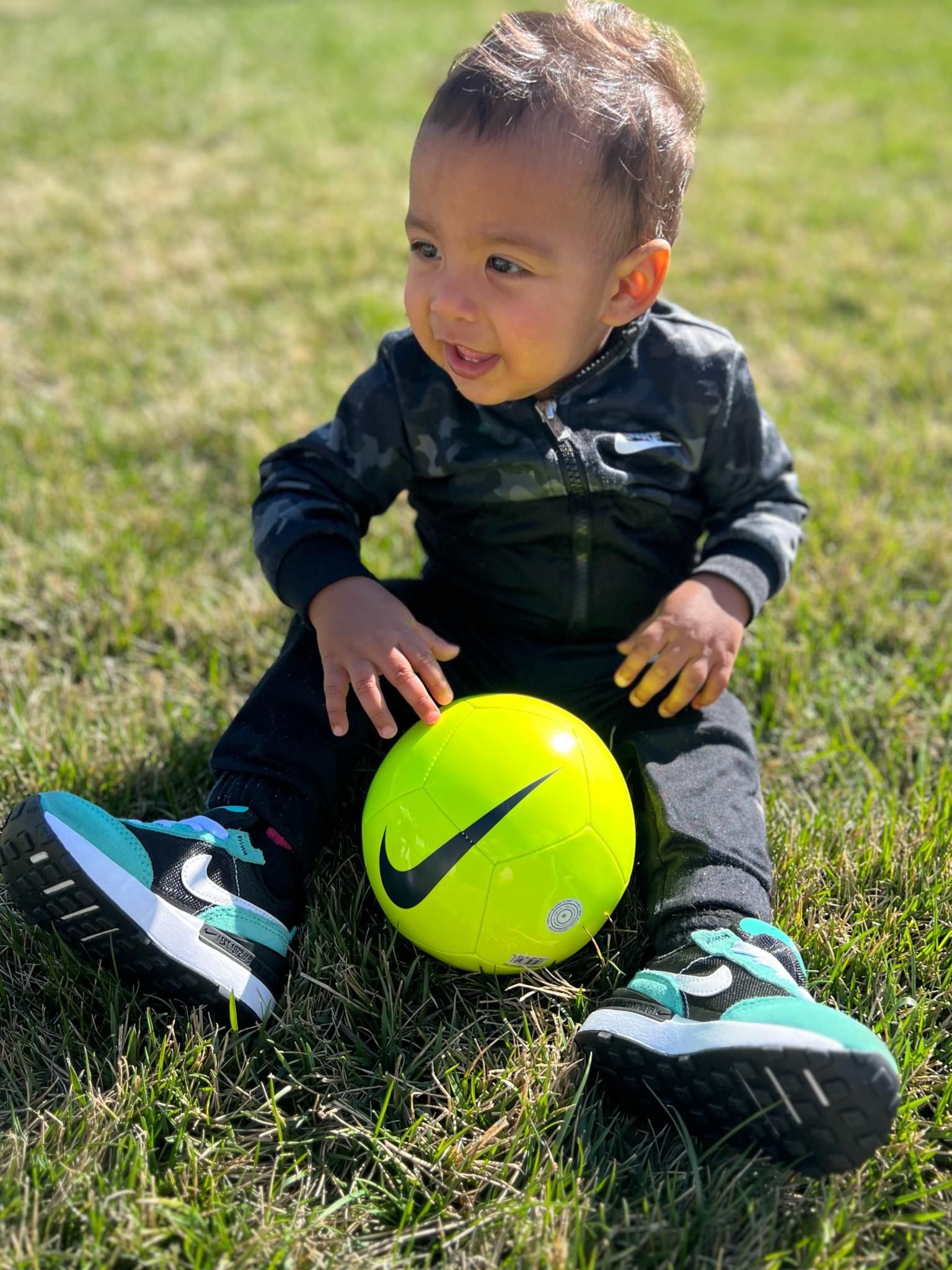 I just can’t with his little Nike shoes 🖤👟Couldn’t find his exact shoes and clothes but I linked some similar ones👍🏻


#LTKkids #LTKbaby #LTKfamily