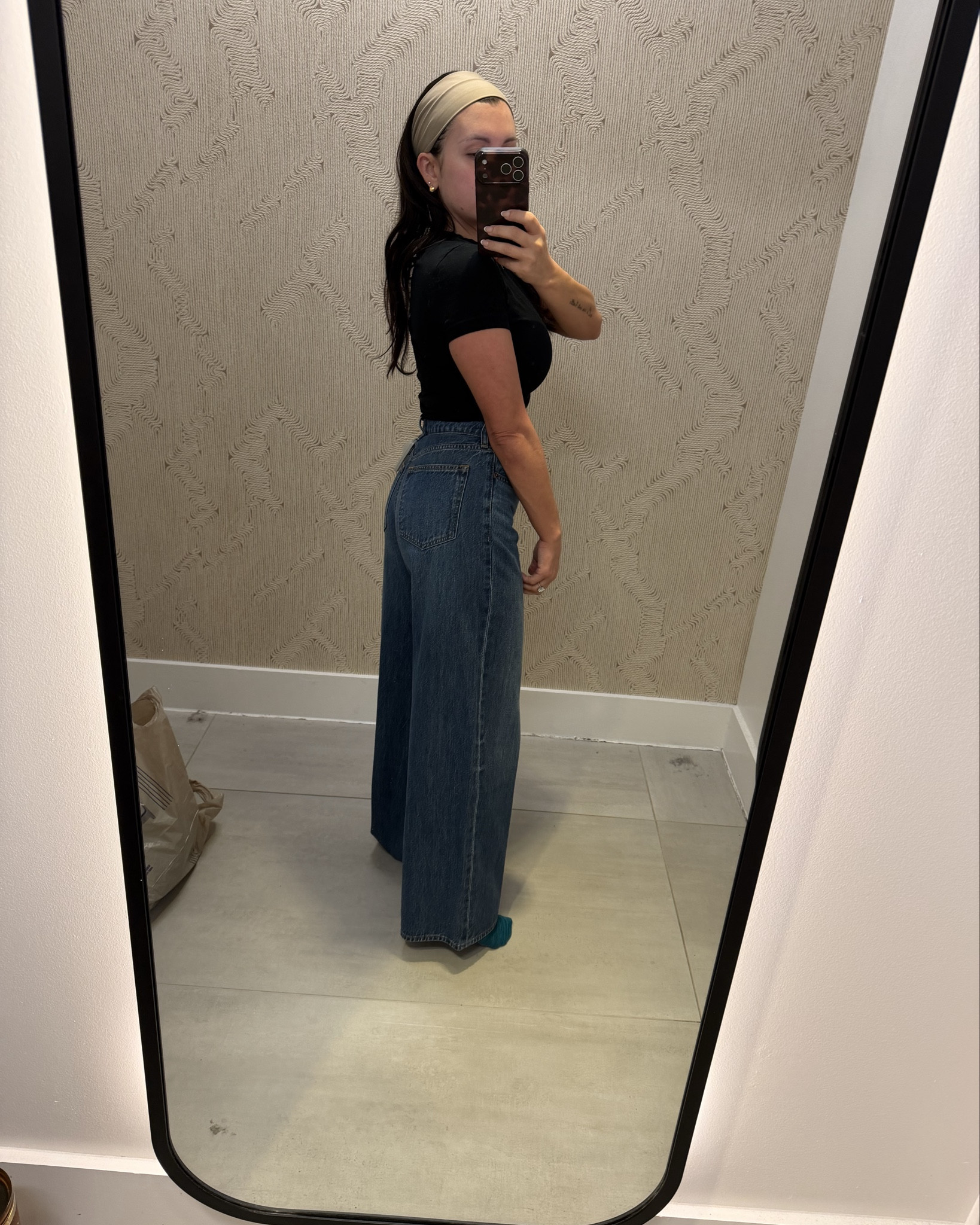 These jeans are AMAZING!! Almost didn’t get them but so glad I did.
High rise, flattering, and true to size.



#LTKdayinmylife