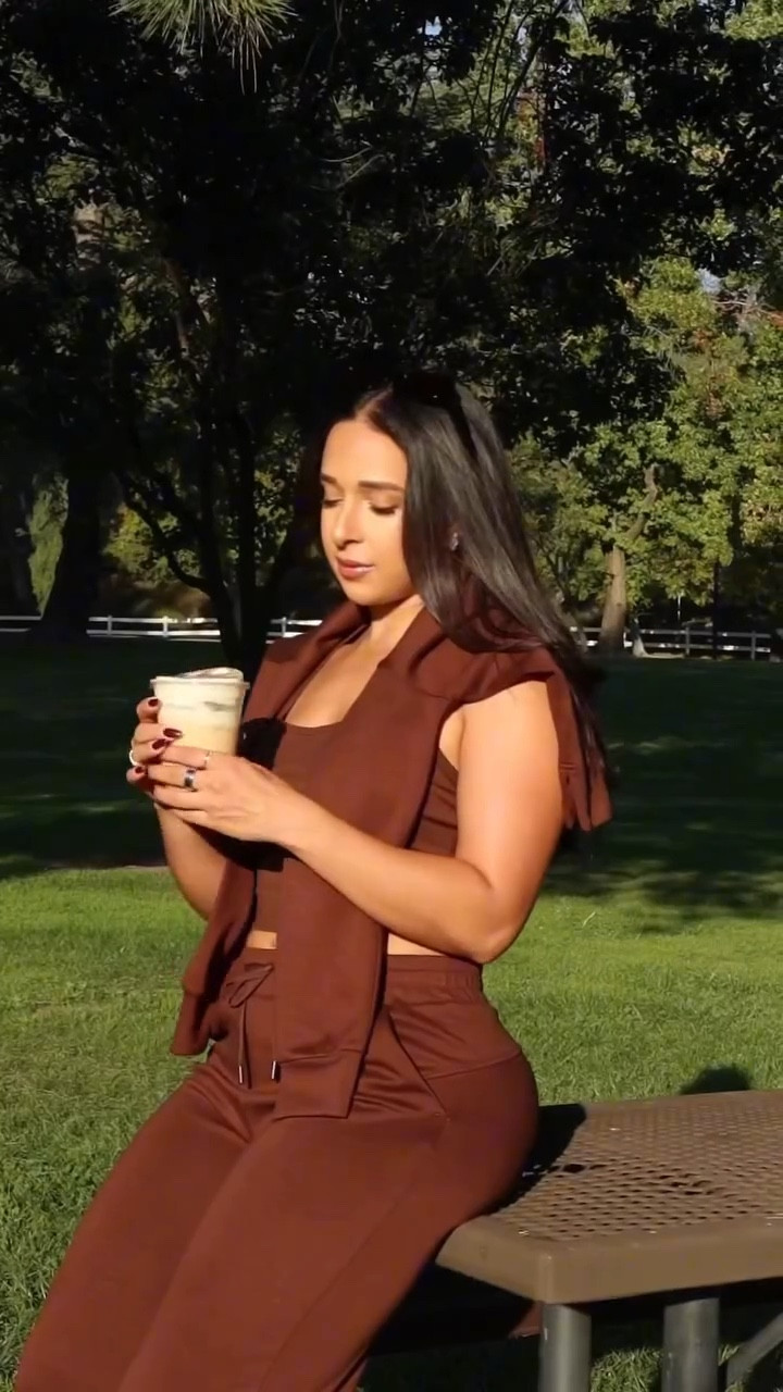 my “throw on and feel put-together” uniform lately🤎🧸
soft, snatched, and buttery enough to live in, but still structured enough to feel like a look.

this set just does it all: errands, coffee runs, quick lifts, content days - no outfit change needed.

it hugs in the right places, moves with you, and honestly makes you feel that perfect mix of comfy + confident. Find the fit on my Amazon storefront 🤎



#LTKBeauty #LTKCyberWeek #LTKFindsUnder50