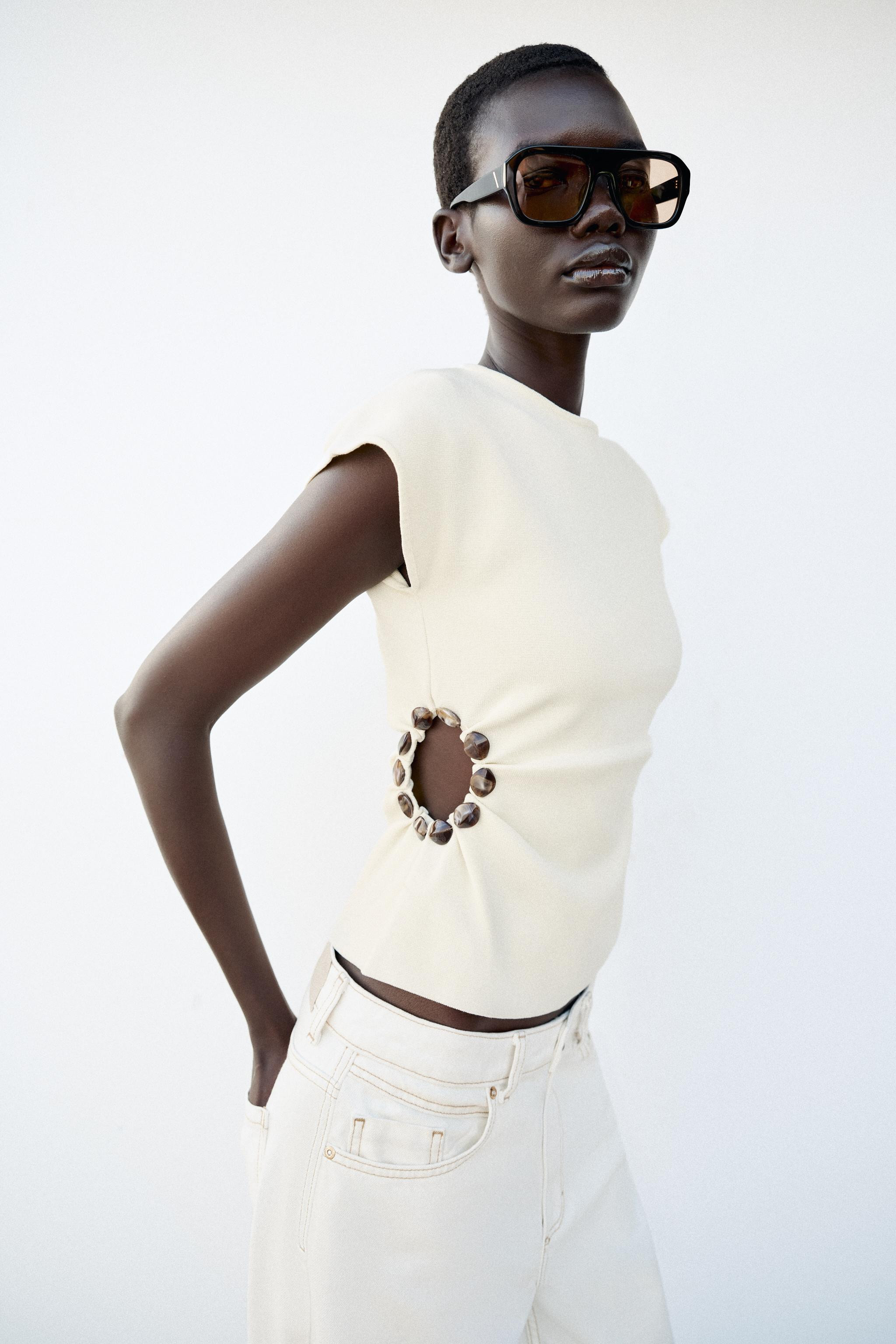 Round neck, short sleeve top. Featuring side waist cut-out details with beads. | Zara US