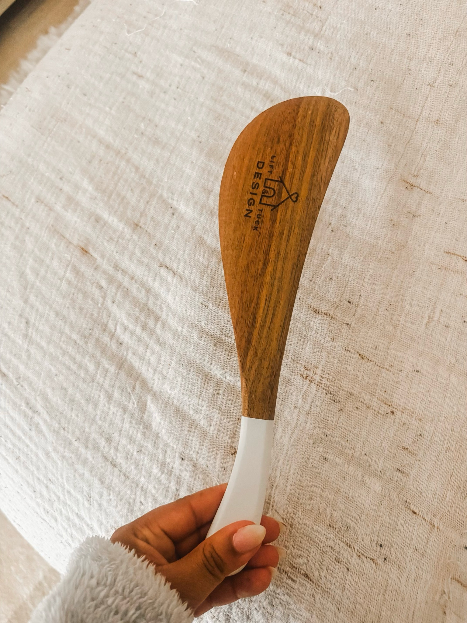 Amazon bed sheet tucker tool 